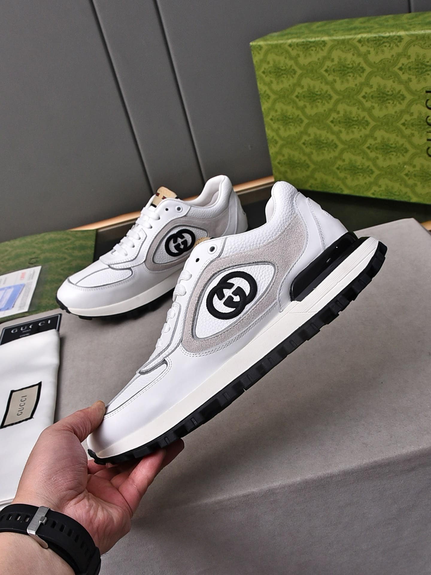 Gvc*1 Double G Men’S Run Sneaker Beige