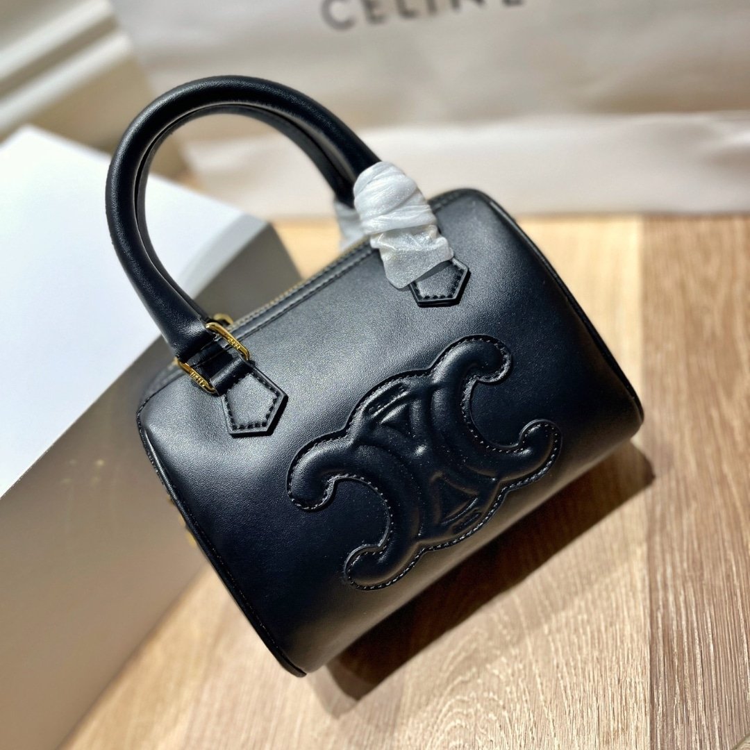 Ce1i*e Small Triomphe Leather Boston Bag In Smooth Calfskin Black 19Cm 113773Du3 38No