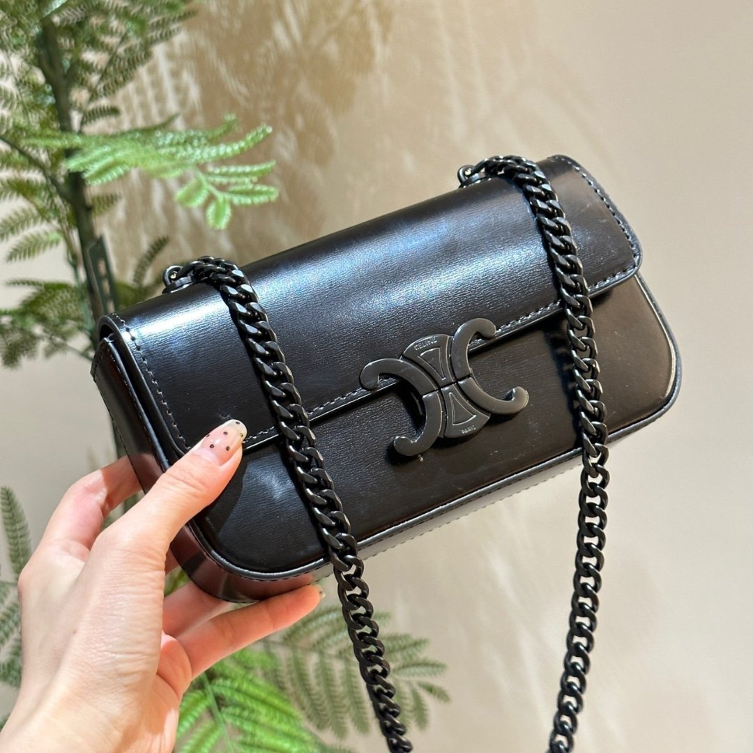 Ce1i*e Chain Triomphe In Shiny Calfskin Shoulder Bag Black Black 20Cm