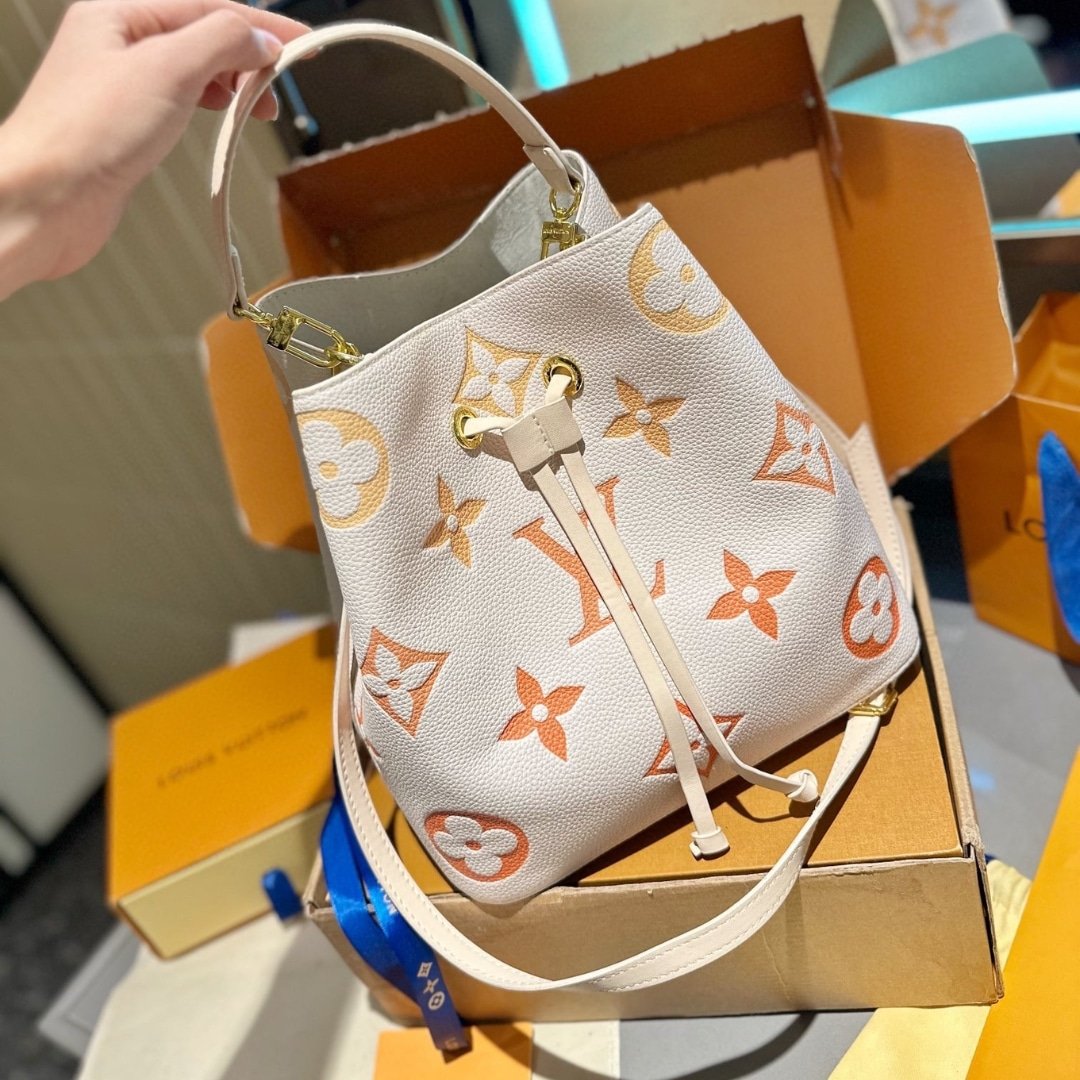 L0vis Vvtt0n Néonoé Bb Monogram Bag Latte And Orange 25Cm