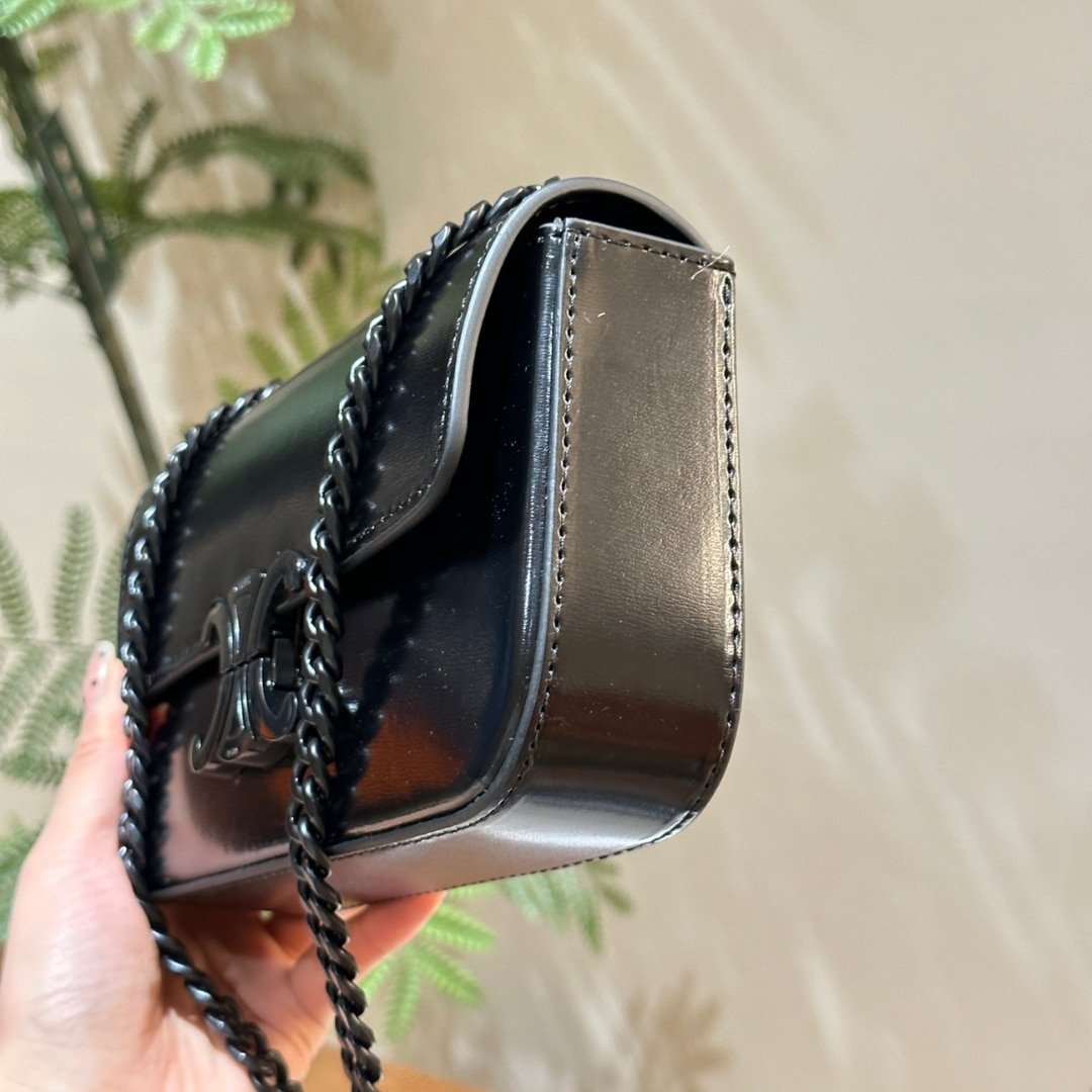 Ce1i*e Chain Triomphe In Shiny Calfskin Shoulder Bag Black Black 20Cm