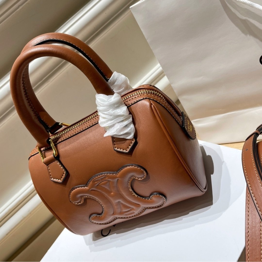 Ce1i*e Small Triomphe Leather Boston Bag In Smooth Calfskin Toasted 19Cm 113773Du3 04Lu