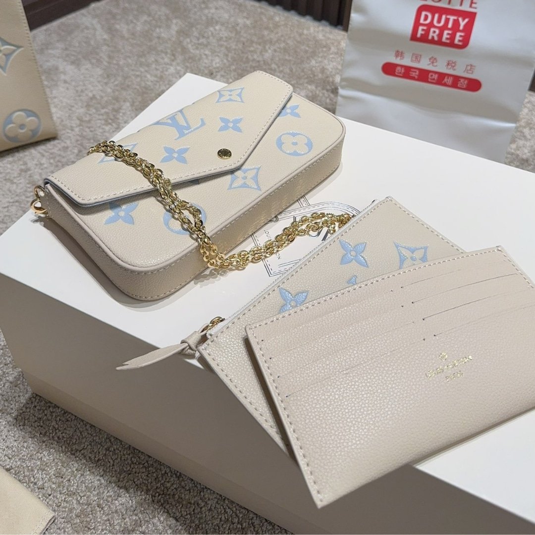 L0vis Vvtt0n Félicie Pochette Bag Candy Blue 21Cm M83025