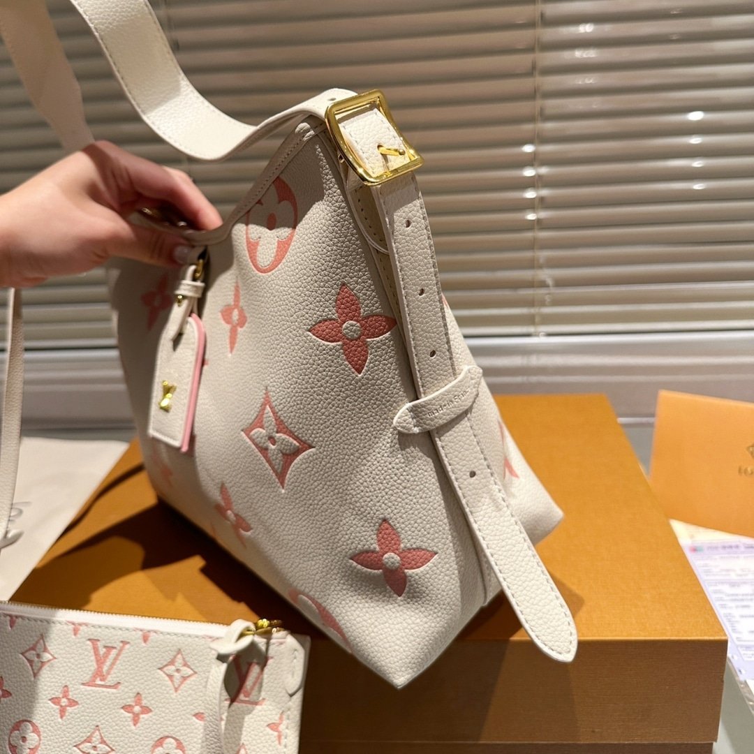 L0vis Vvtt0n Carryall PM Bicolor Latte 30Cm M24141
