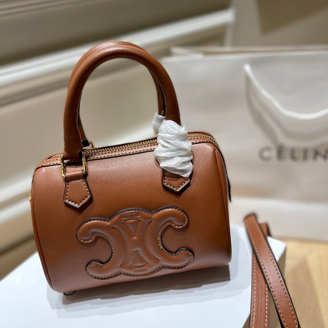Ce1i*e Small Triomphe Leather Boston Bag In Smooth Calfskin Toasted 19Cm 113773Du3 04Lu