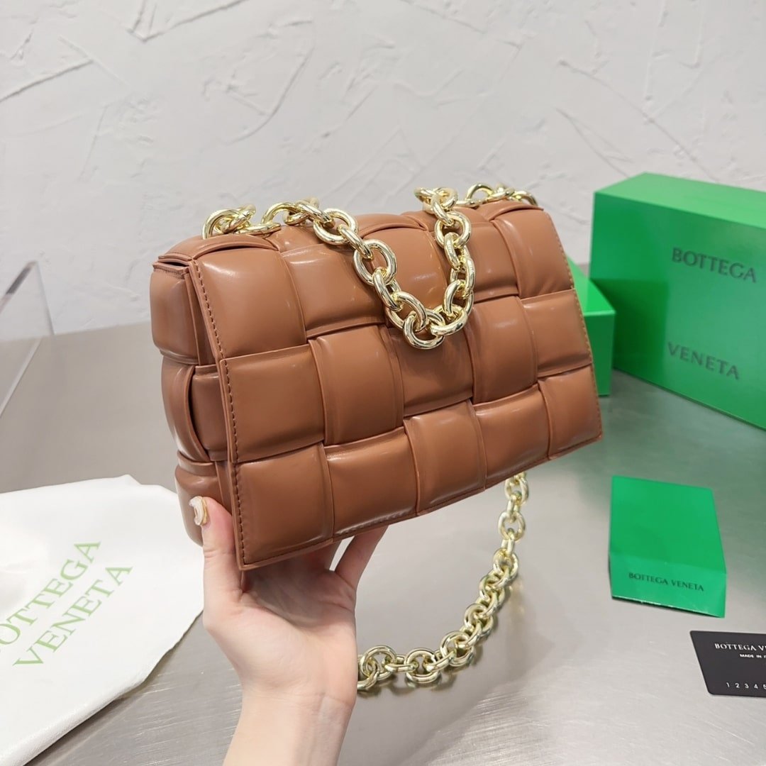B0tt*ga Ven*ta Chain Cassette Crossbody Bag In Maple 26Cm