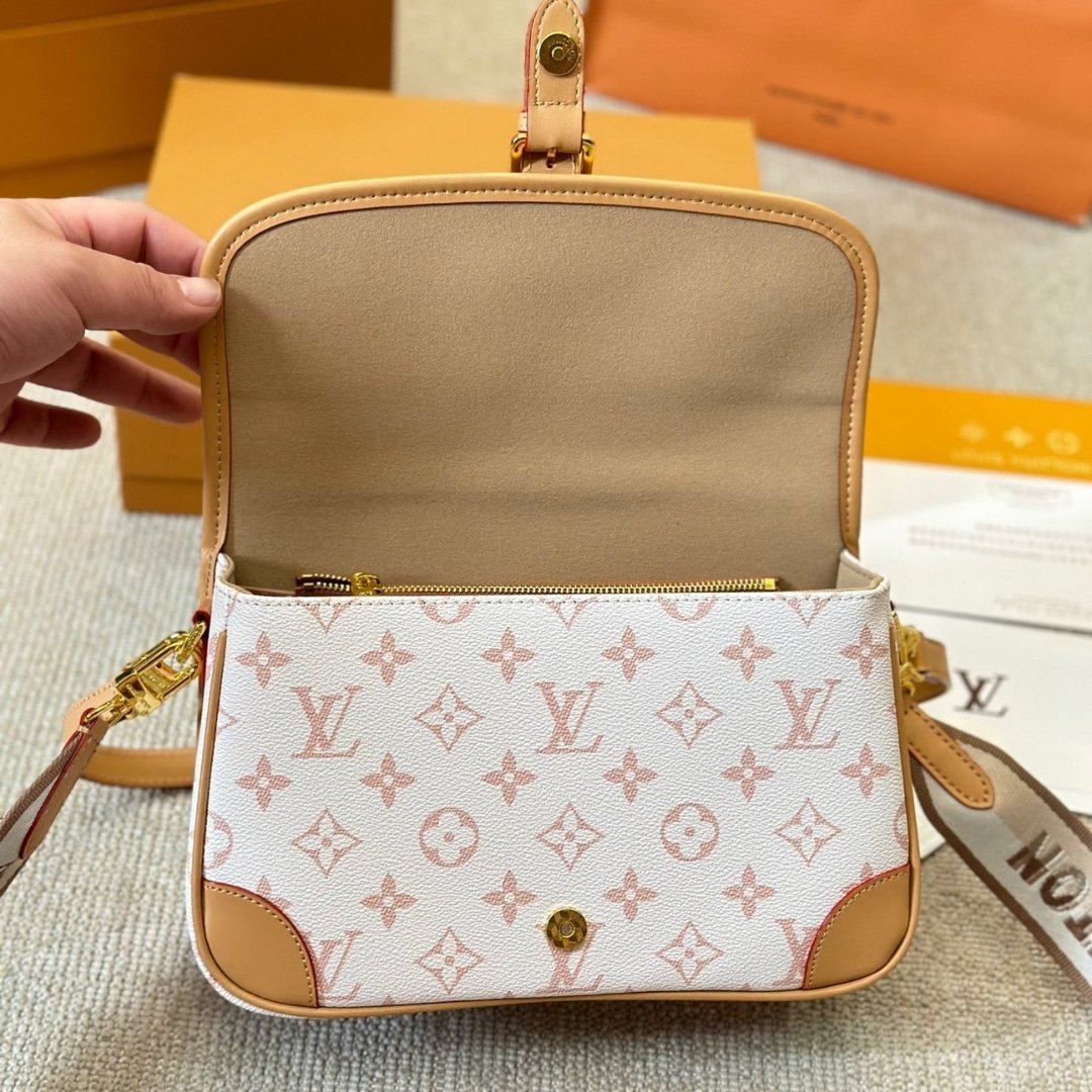 L0vis Vvtt0n Diane Monogram Cream Beige 25Cm