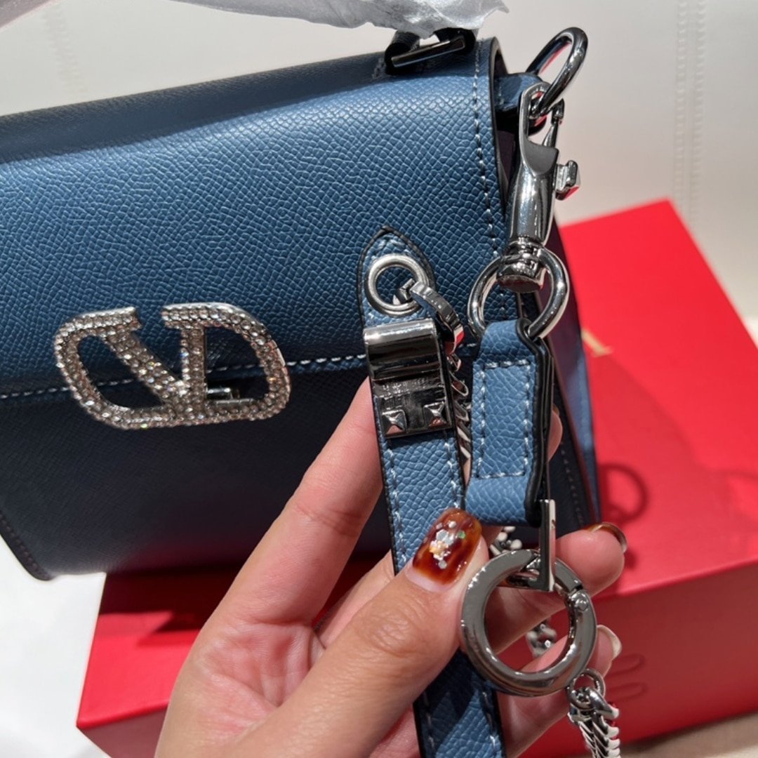 Va1e*ntin0 Garavani Vsling Crystal Embellished Leather Handbag Blue 18Cm