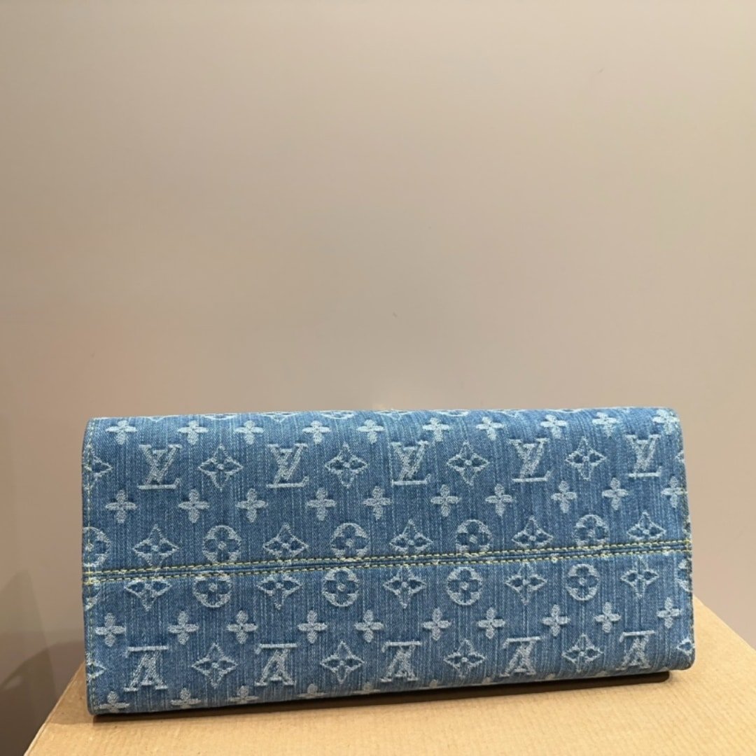 L0vis Vvtt0n New Lv Remix Onthego Mm Denim Blue 35Cm M46871