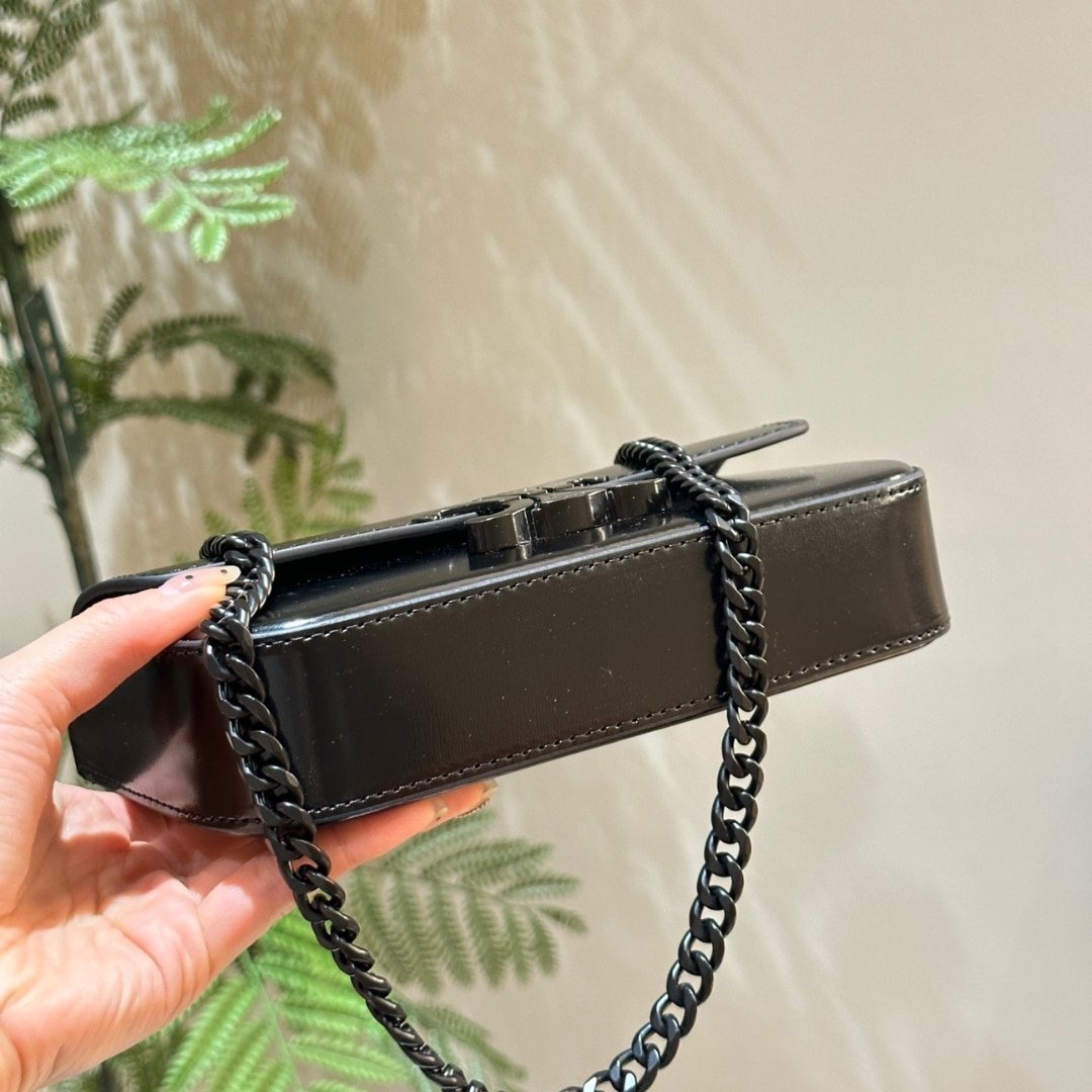 Ce1i*e Chain Triomphe In Shiny Calfskin Shoulder Bag Black Black 20Cm