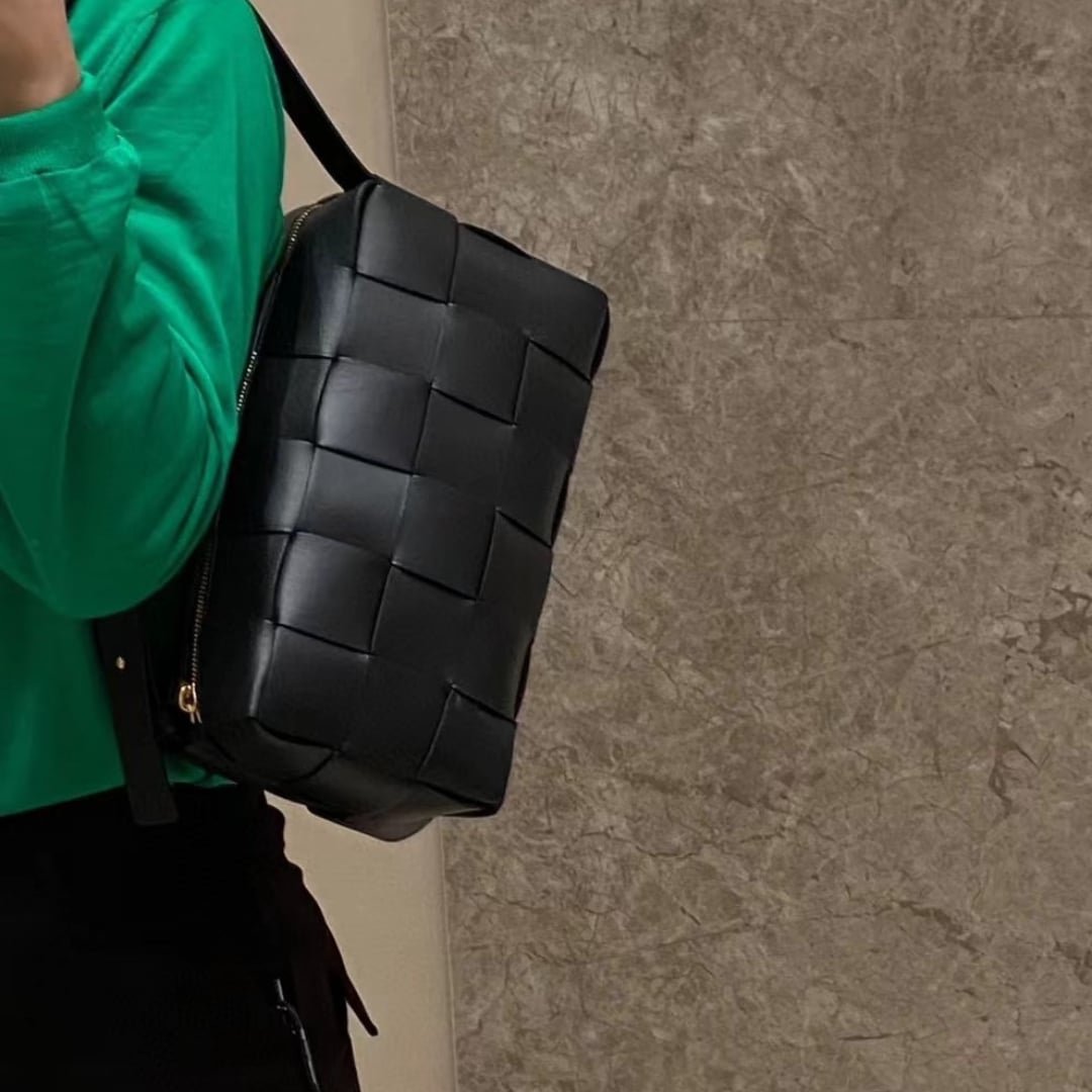 B0tt*ga Ven*ta Brick Cassette Intreccio Leather Shoulder Bag Black 28Cm 709360Vmay18425