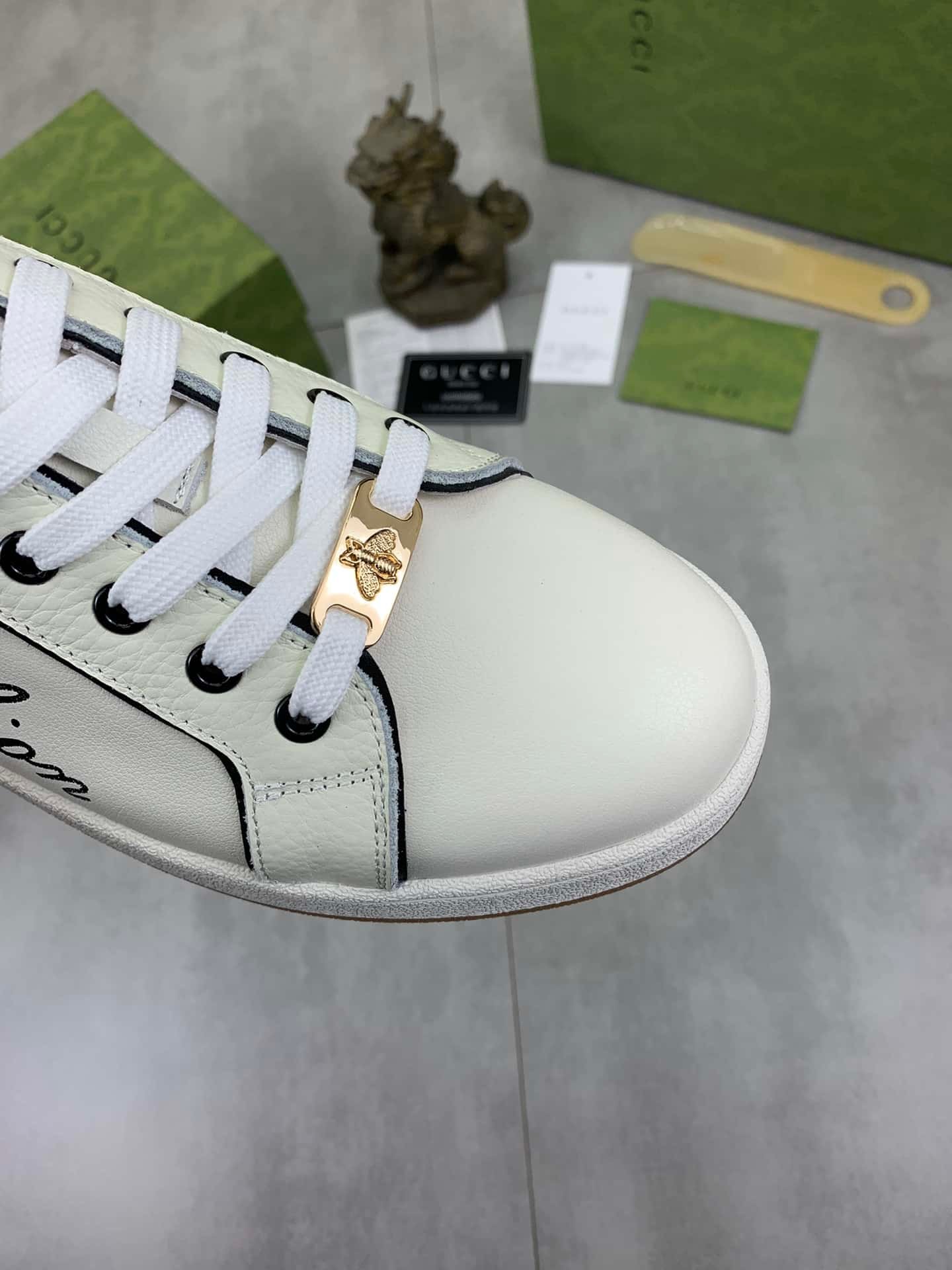 Gvc*1 Classic Fashion Sneaker With Edge White