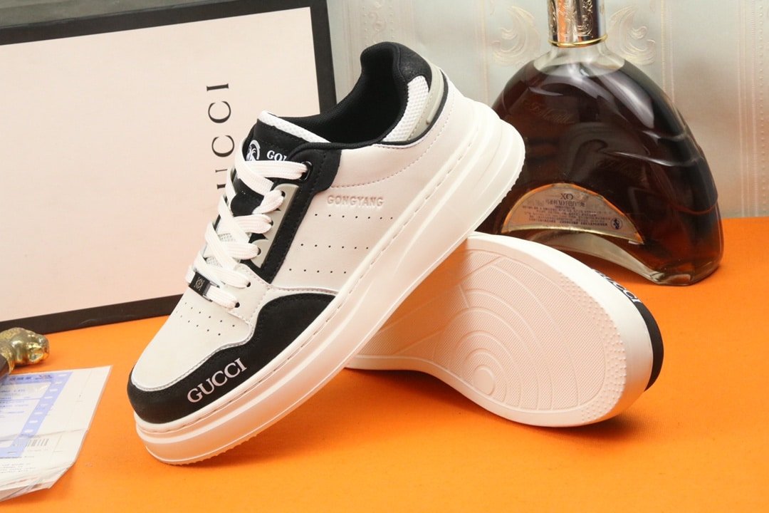 Gvc*1 Gg Sneaker Leather In White And Black