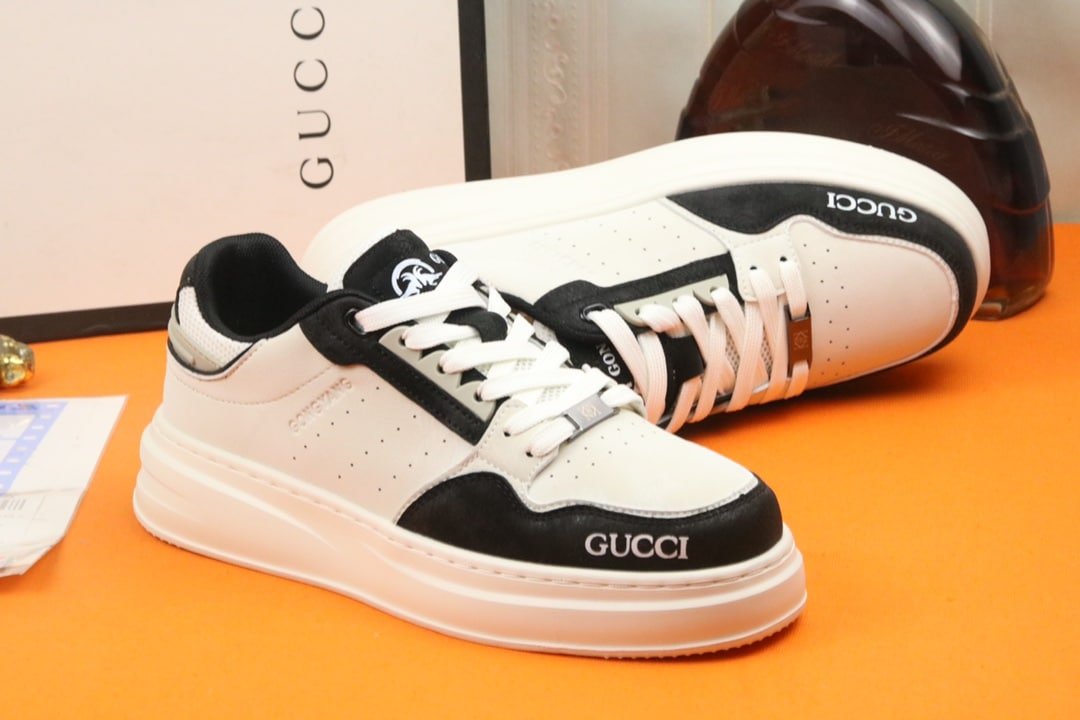 Gvc*1 Gg Sneaker Leather In White And Black
