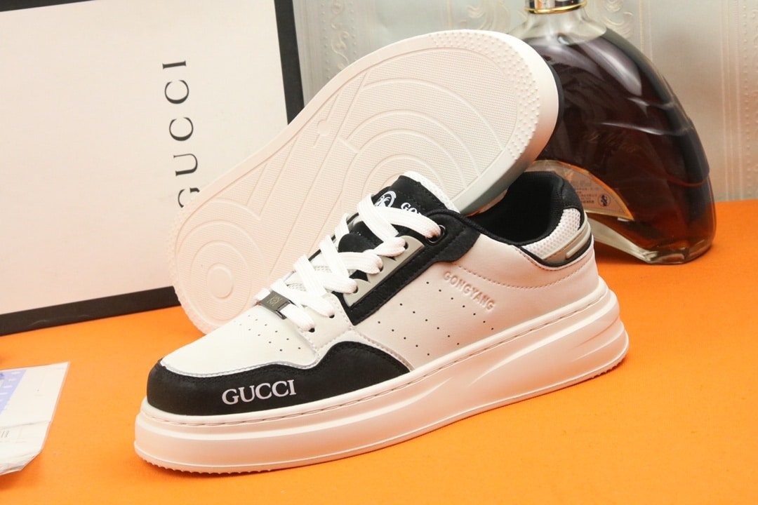 Gvc*1 Gg Sneaker Leather In White And Black