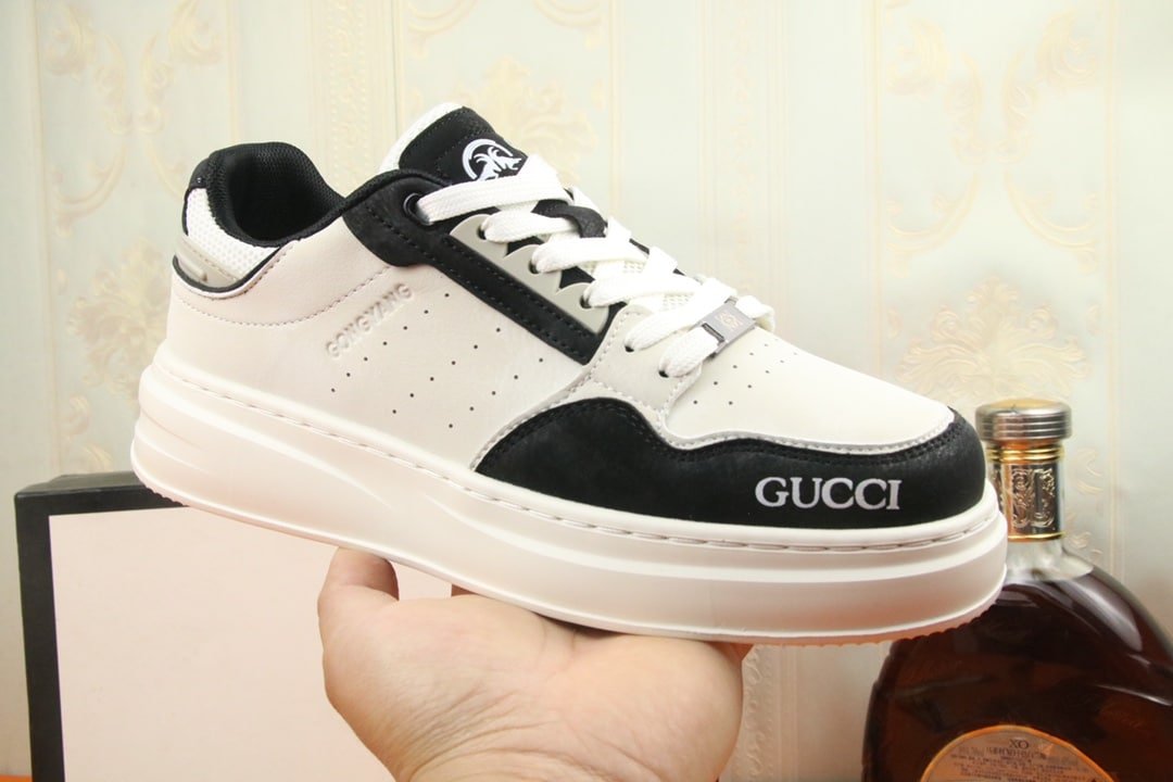 Gvc*1 Gg Sneaker Leather In White And Black