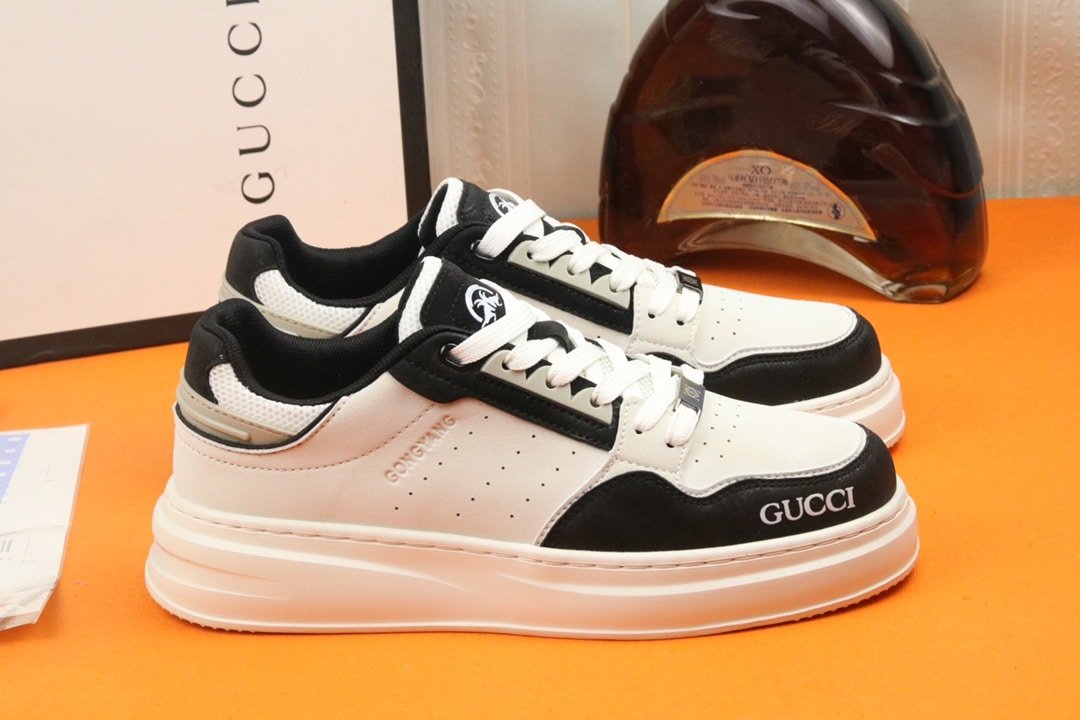 Gvc*1 Gg Sneaker Leather In White And Black