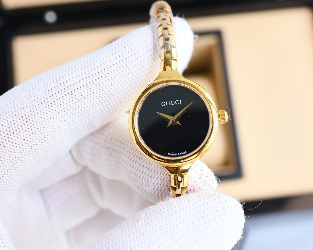 Gvc*1 Ladies Watch Round Case With Slim Dial Gold In Black 22Mm