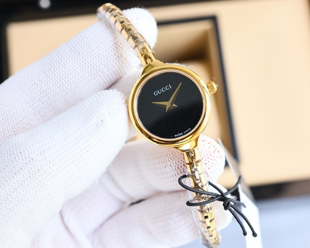 Gvc*1 Ladies Watch Round Case With Slim Dial Gold In Black 22Mm