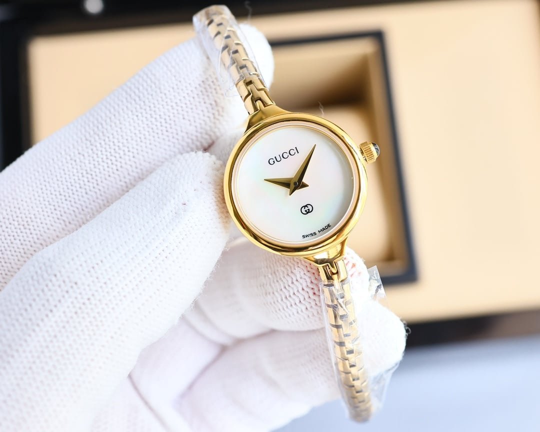 Gvc*1 Ladies Watch Round Case With Slim Dial Gold In White 22Mm