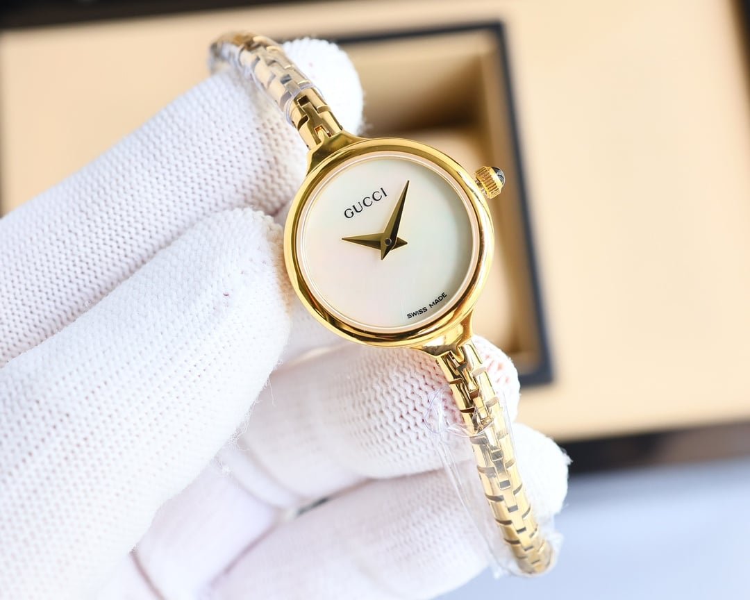 Gvc*1 Ladies Watch Round Case With Slim Dial Gold In White 22Mm