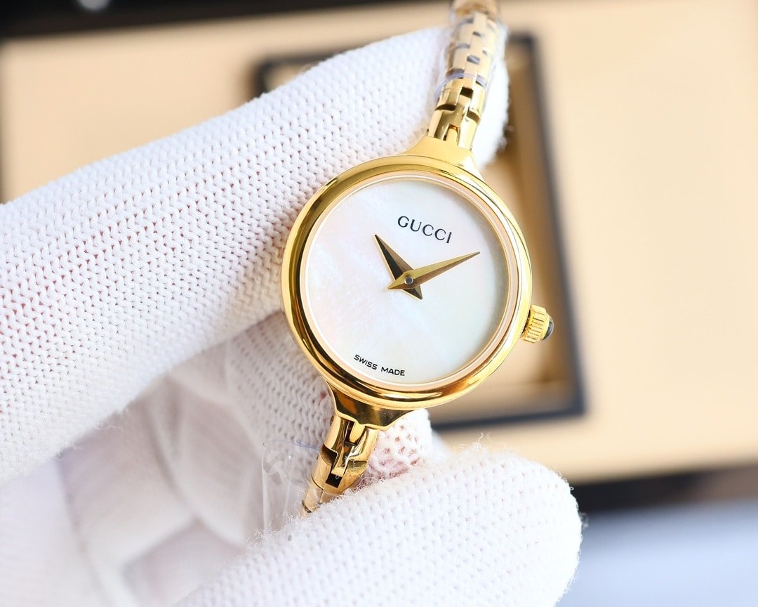Gvc*1 Ladies Watch Round Case With Slim Dial Gold In White 22Mm