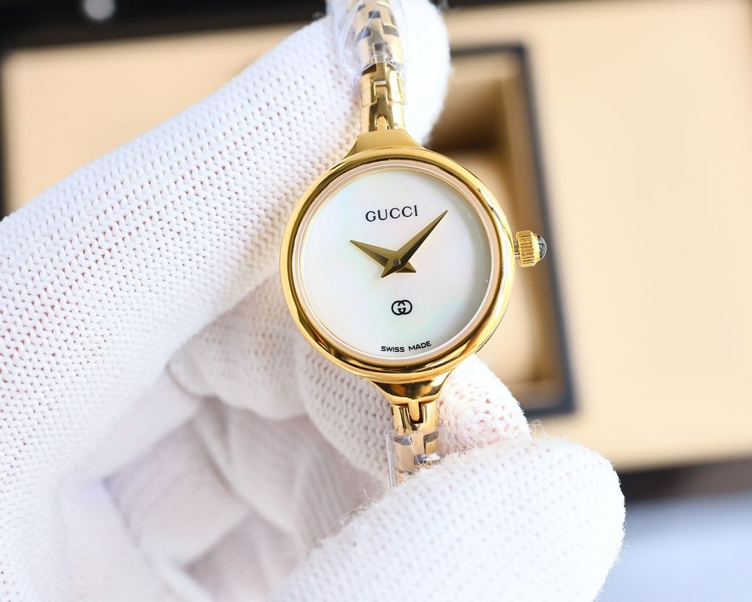 Gvc*1 Ladies Watch Round Case With Slim Dial Gold In White 22Mm
