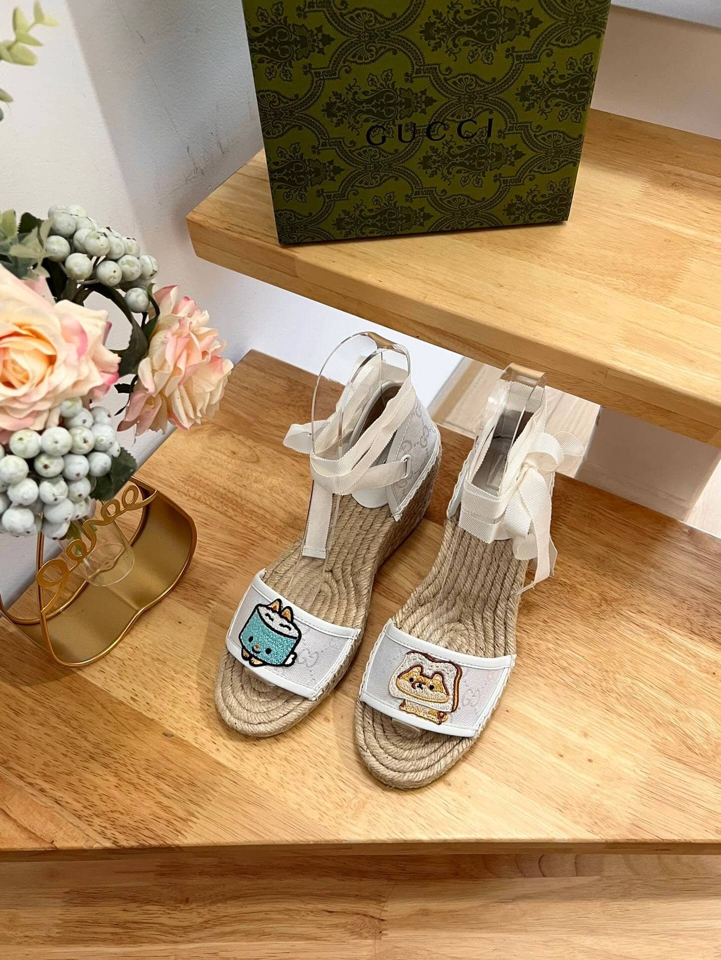 Gvc*1 Women’S Gg Espadrille With Patch White