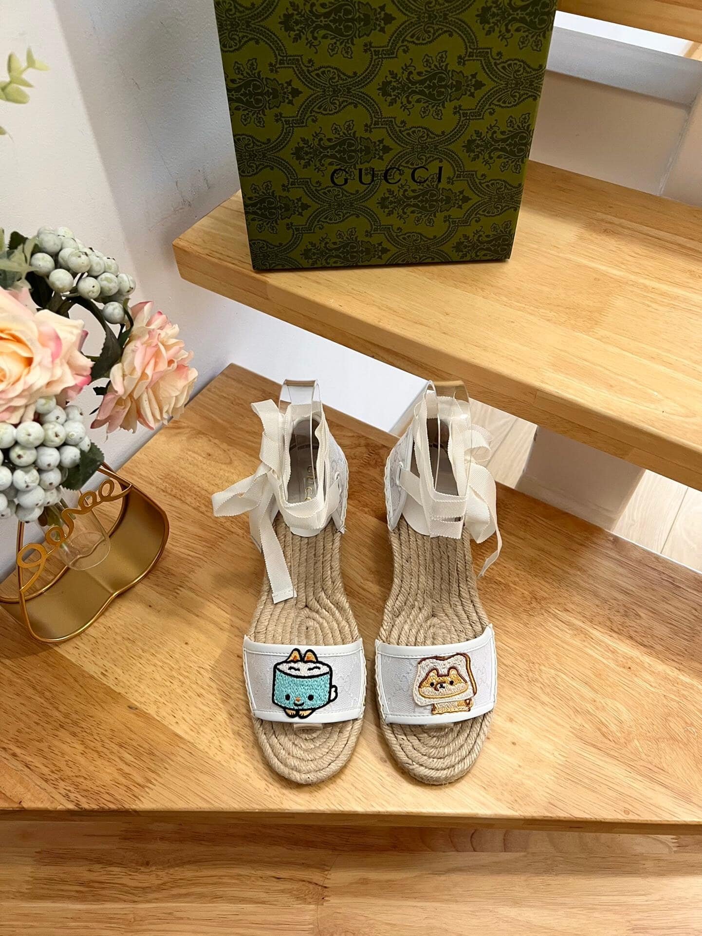 Gvc*1 Women’S Gg Espadrille With Patch White