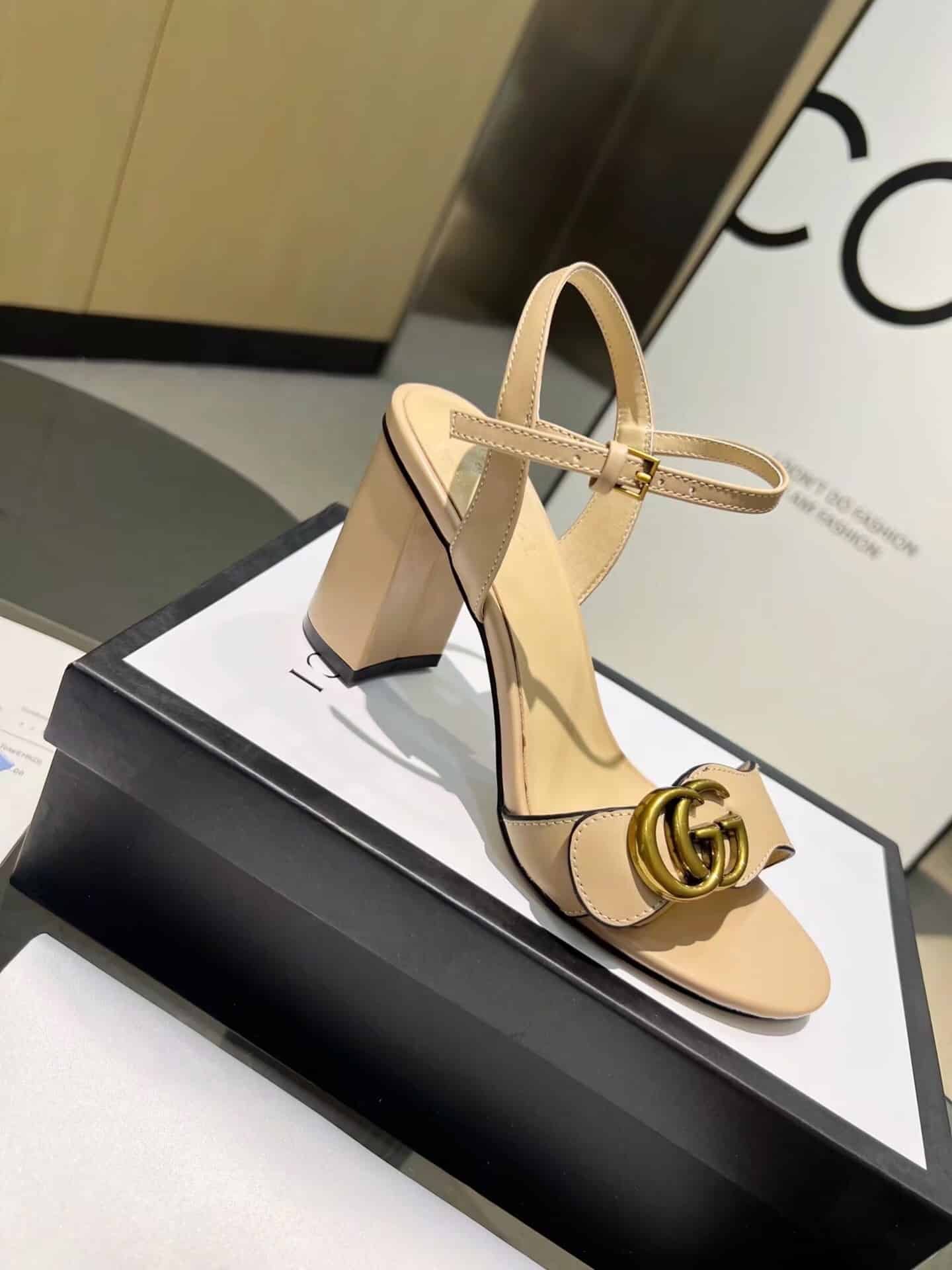 Gvc*1 Leather Mid Heel Sandal Beige