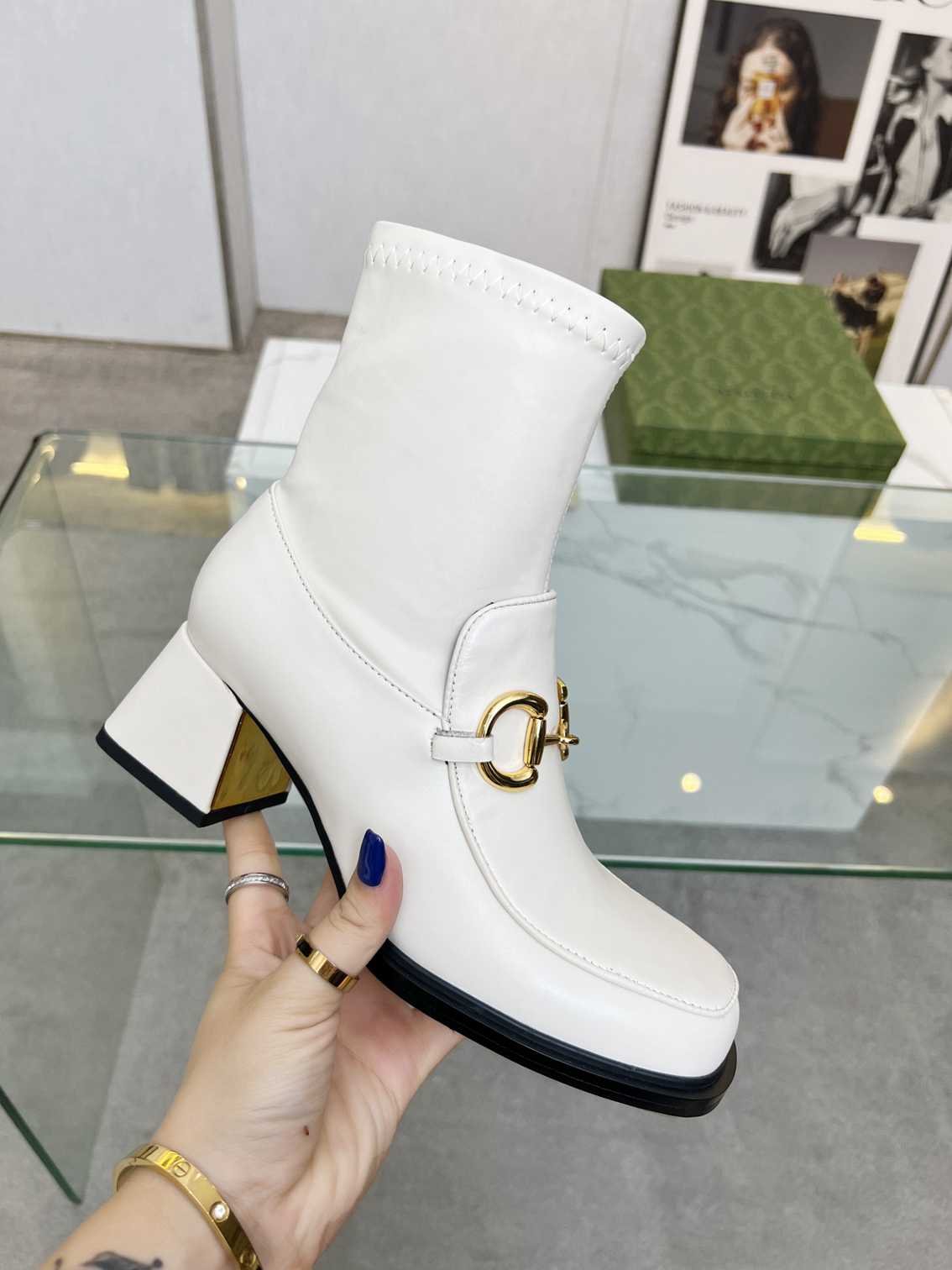 Gvc*1 Horsebit Plaque Ankle Boots Off White