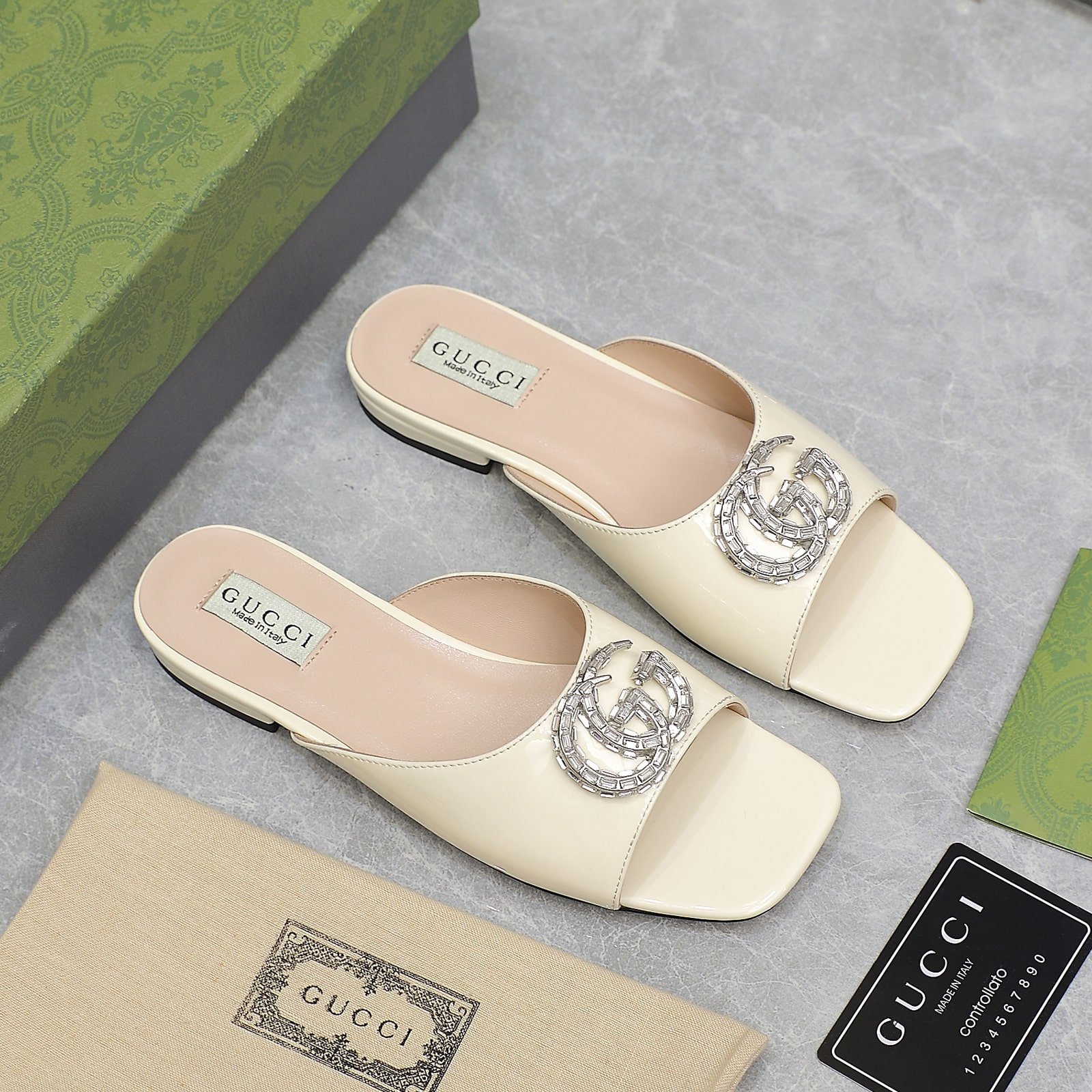 Gvc*1 Gg Crystal Slippers White