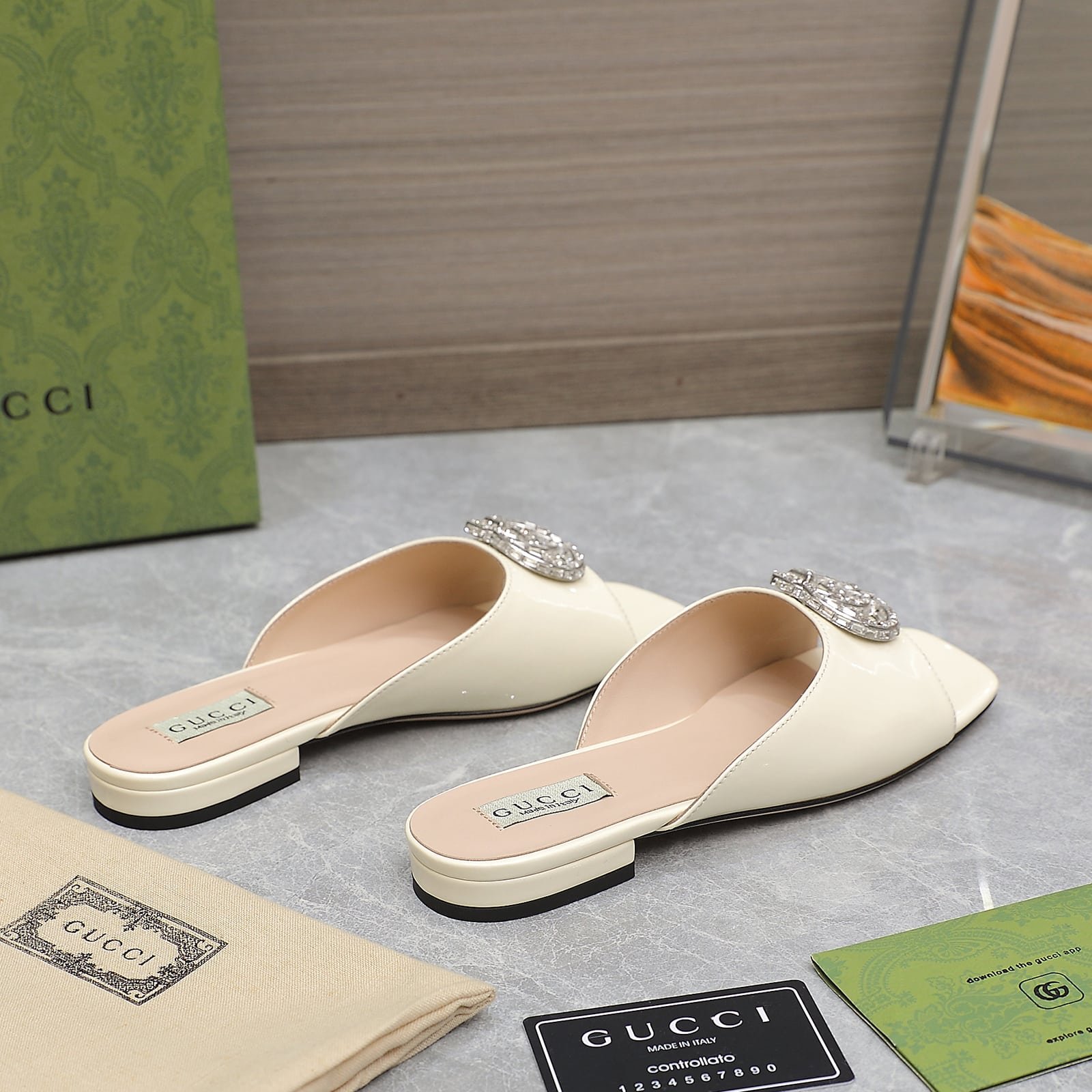 Gvc*1 Gg Crystal Slippers White