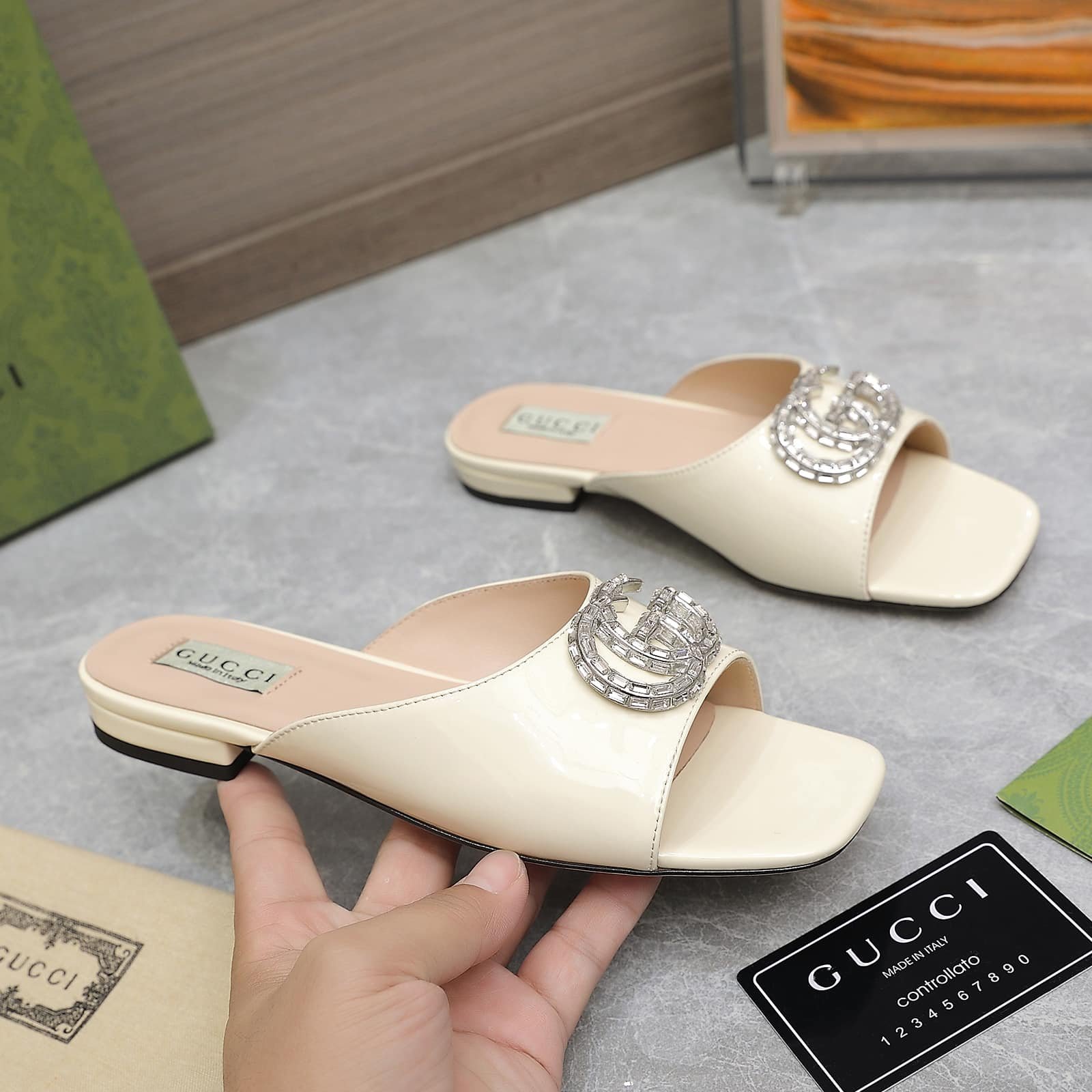Gvc*1 Gg Crystal Slippers White