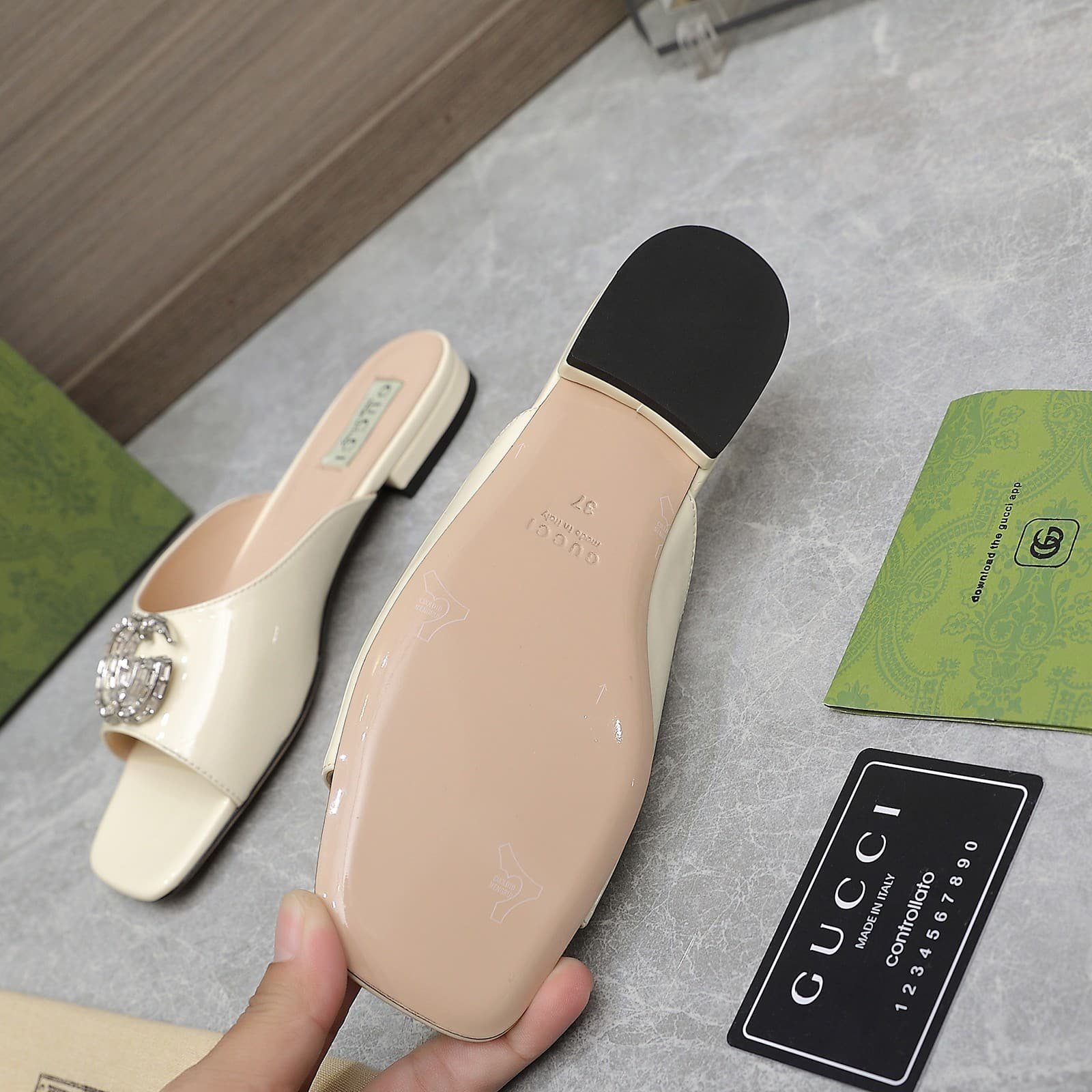 Gvc*1 Gg Crystal Slippers White
