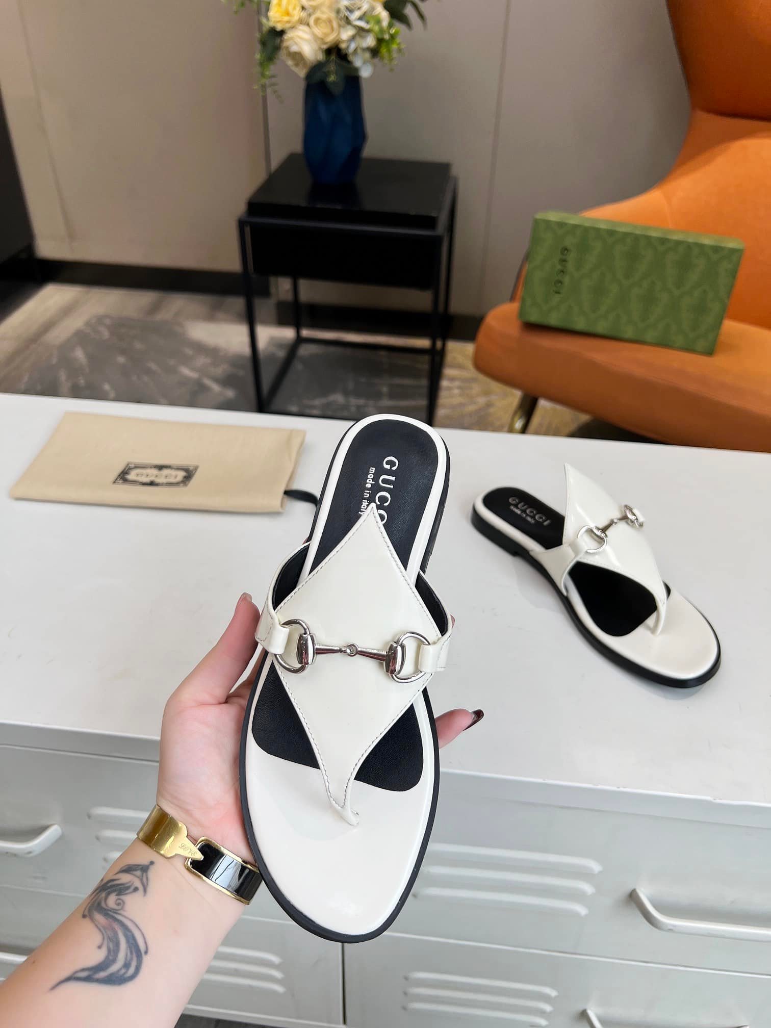 Gvc*1 Women’S Thong Sandal With Horsebit White