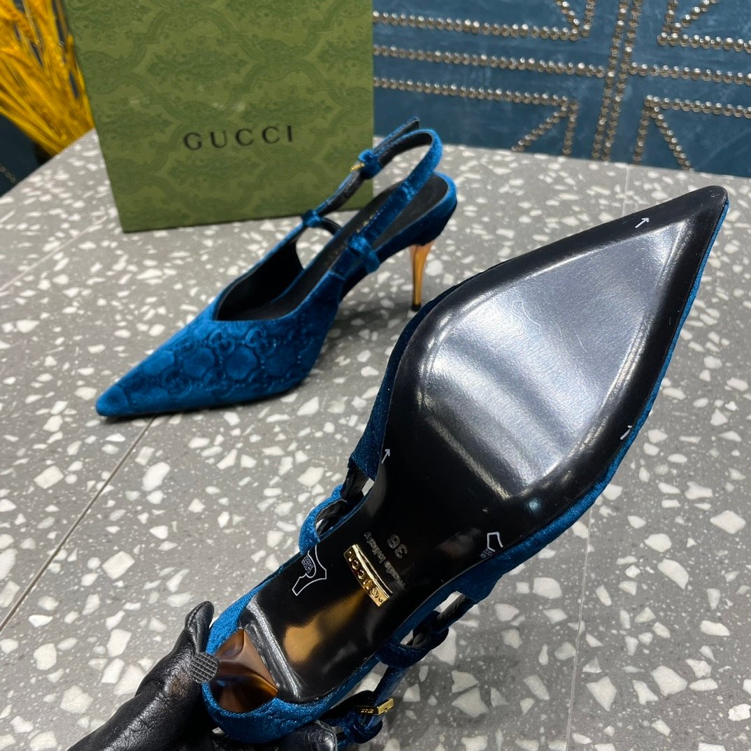 Gvc*1 Women’S Platform Pump Blue Velvet