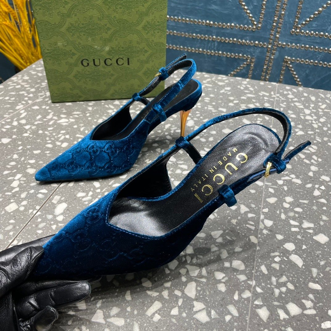 Gvc*1 Women’S Platform Pump Blue Velvet