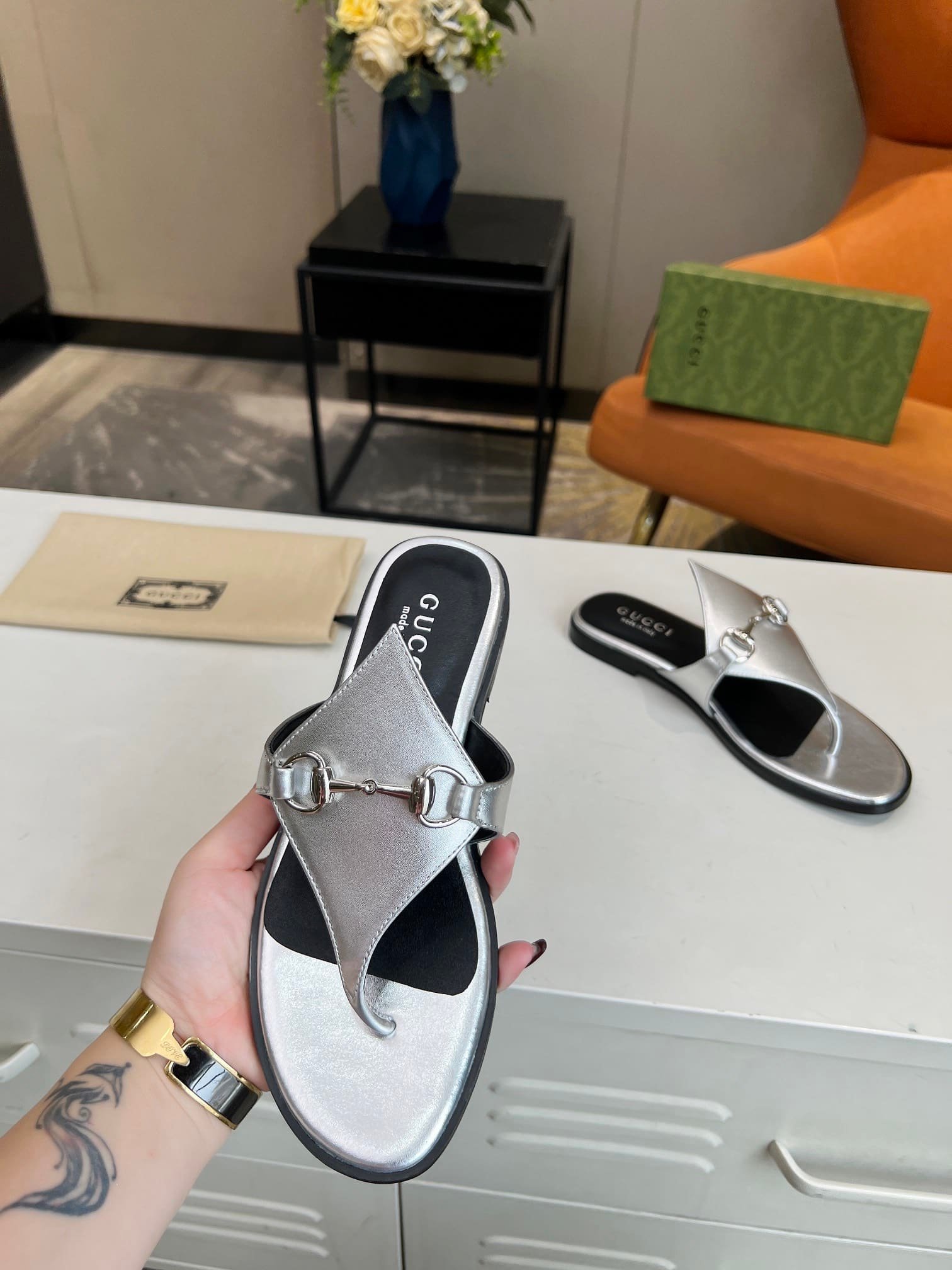 Gvc*1 Women’S Thong Sandal With Horsebit Silver