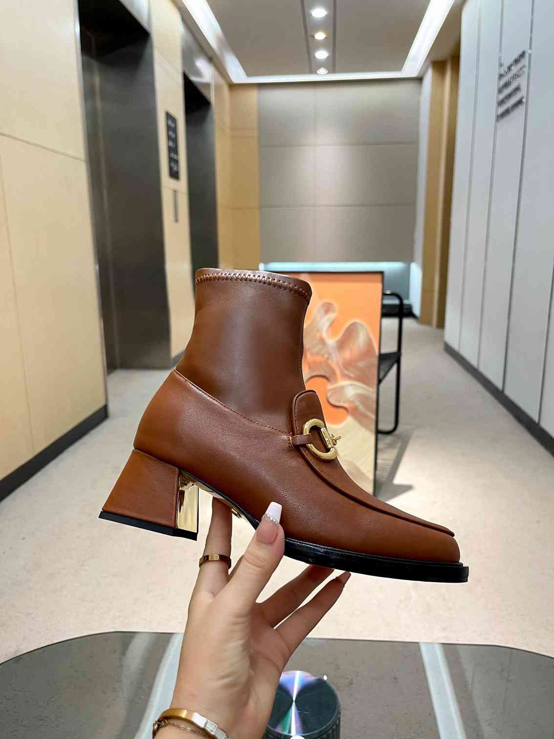 Gvc*1 Horsebit Plaque Ankle Boots Brown 719830 1Do50 2347