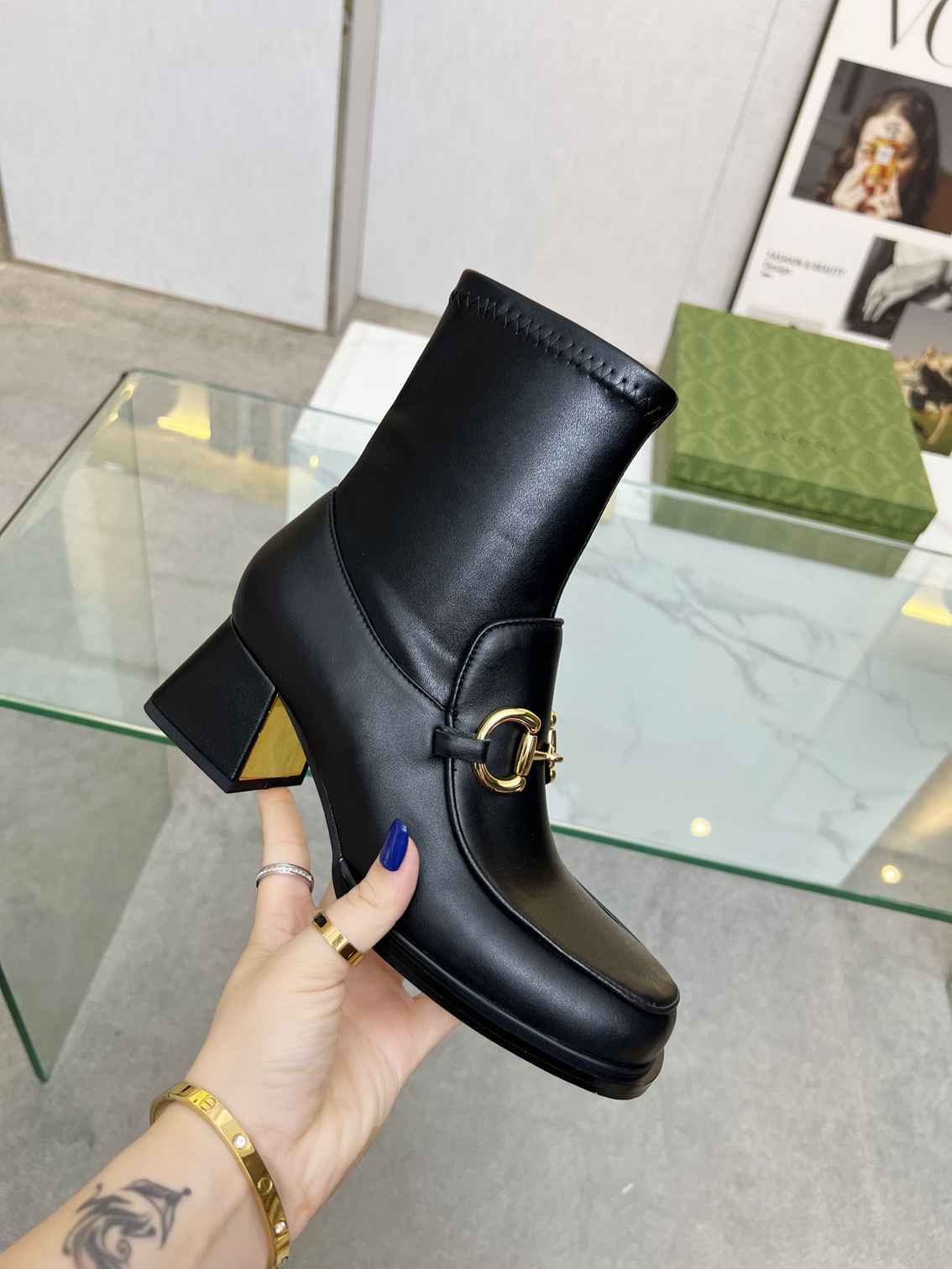 Gvc*1 Horsebit Plaque Ankle Boots Black 719830 1Do50 1000