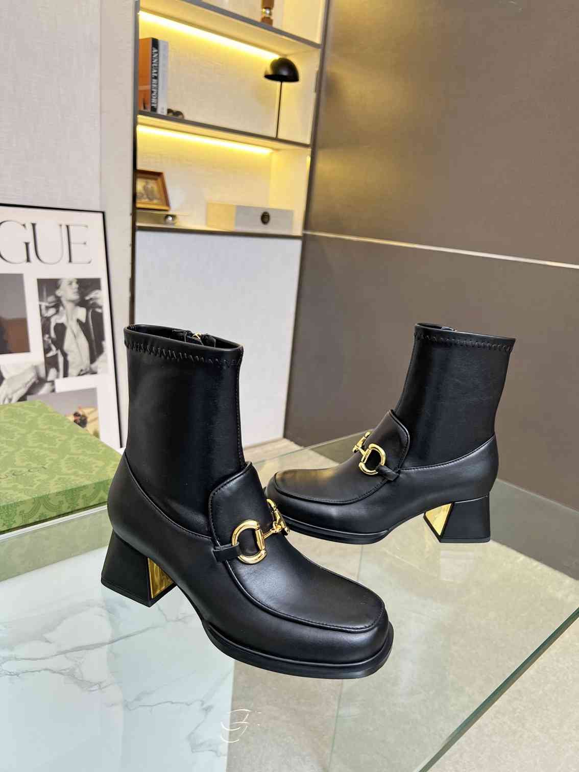 Gvc*1 Horsebit Plaque Ankle Boots Black 719830 1Do50 1000