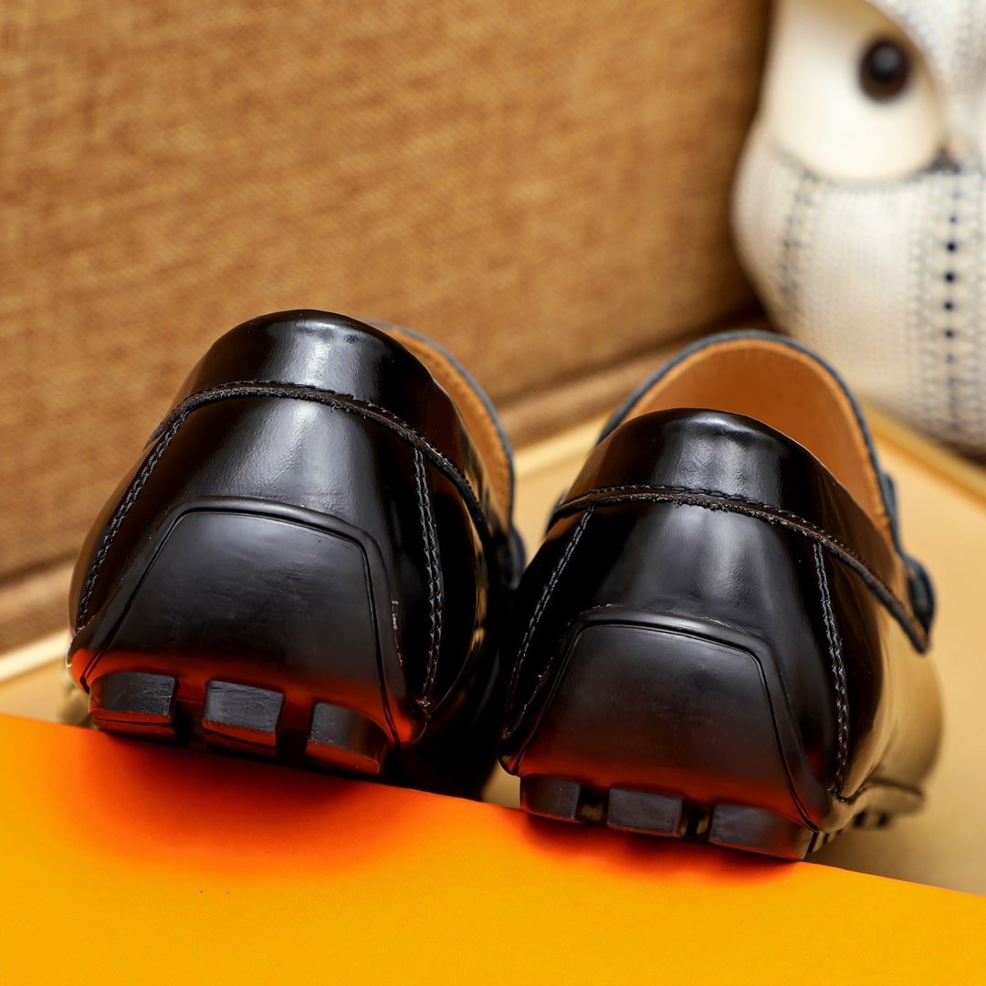 H**me5 Men’S Loafer Moccasin Polish Leather With H Silver In Black