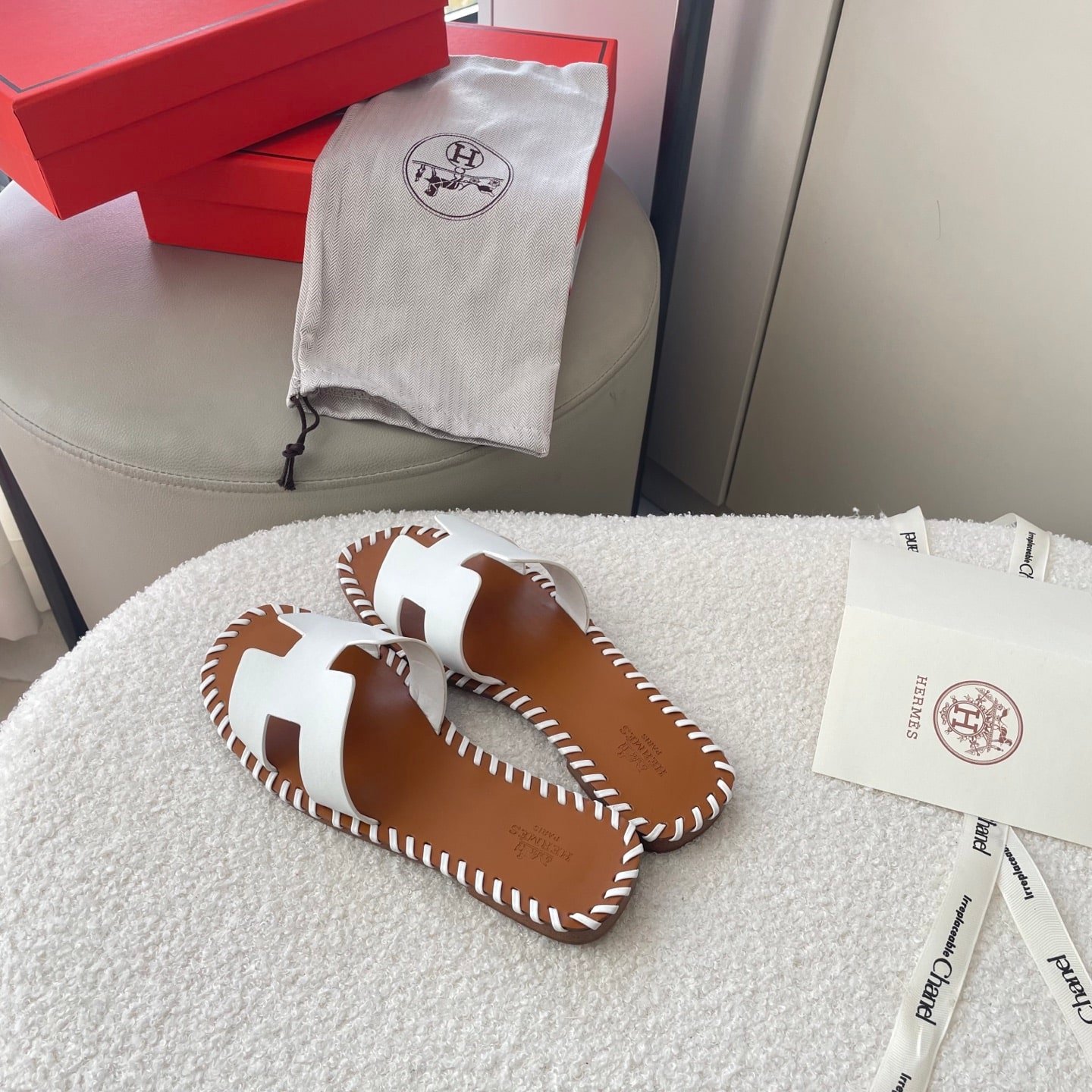 H**me5 Oran Sandals Stitching In Brown And White