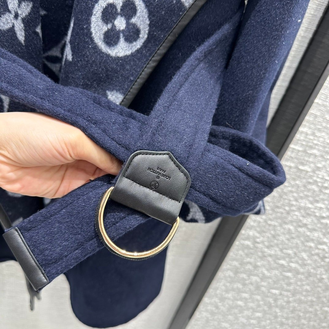 L0vis Vvtt0n Classic Monogram Wool Blue Coats