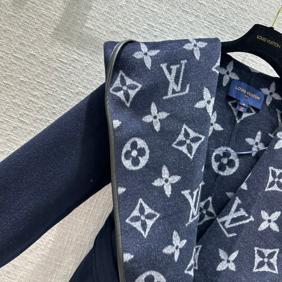 L0vis Vvtt0n Classic Monogram Wool Blue Coats