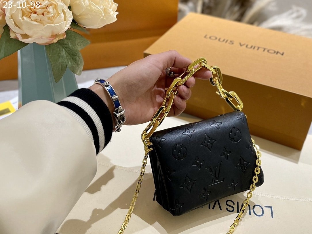 L0vis Vvtt0n Coussin Belt Bag Monogram Black 17Cm M81125