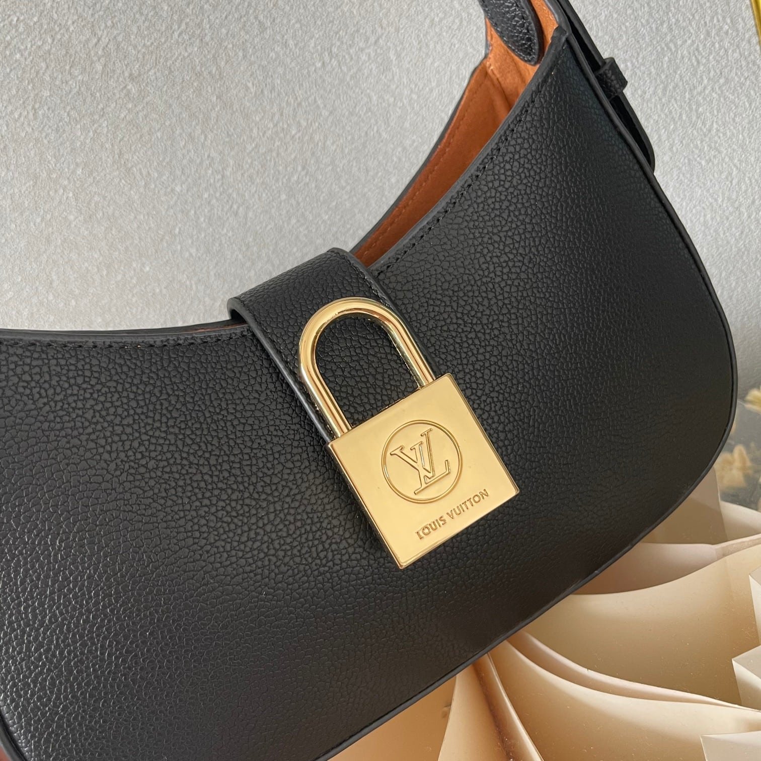 L0vis Vvtt0n Low Key Shoulder Bag Black 25Cm M24611