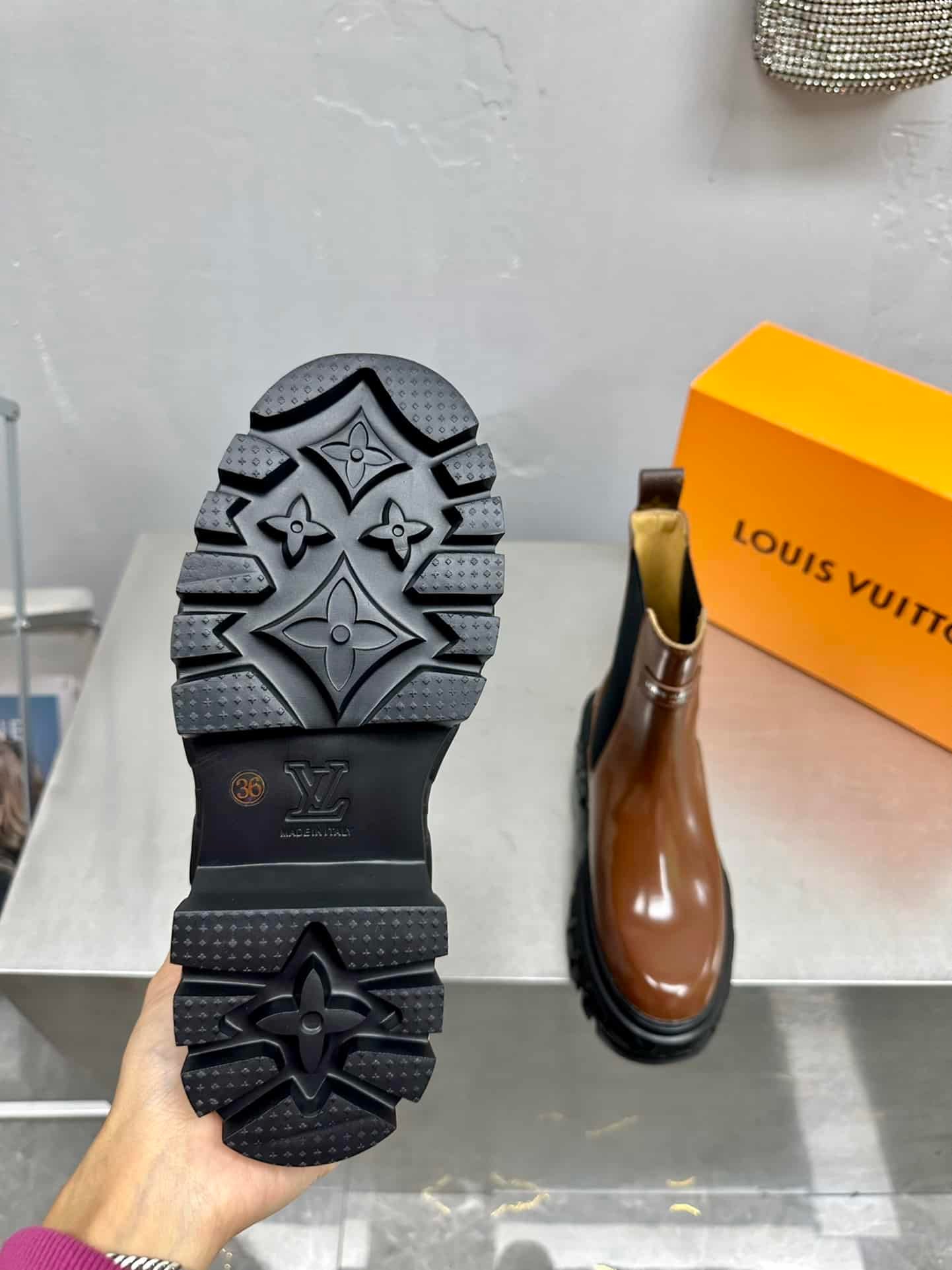 L0vis Vvtt0n Lv Record Chelsea Boot Brown
