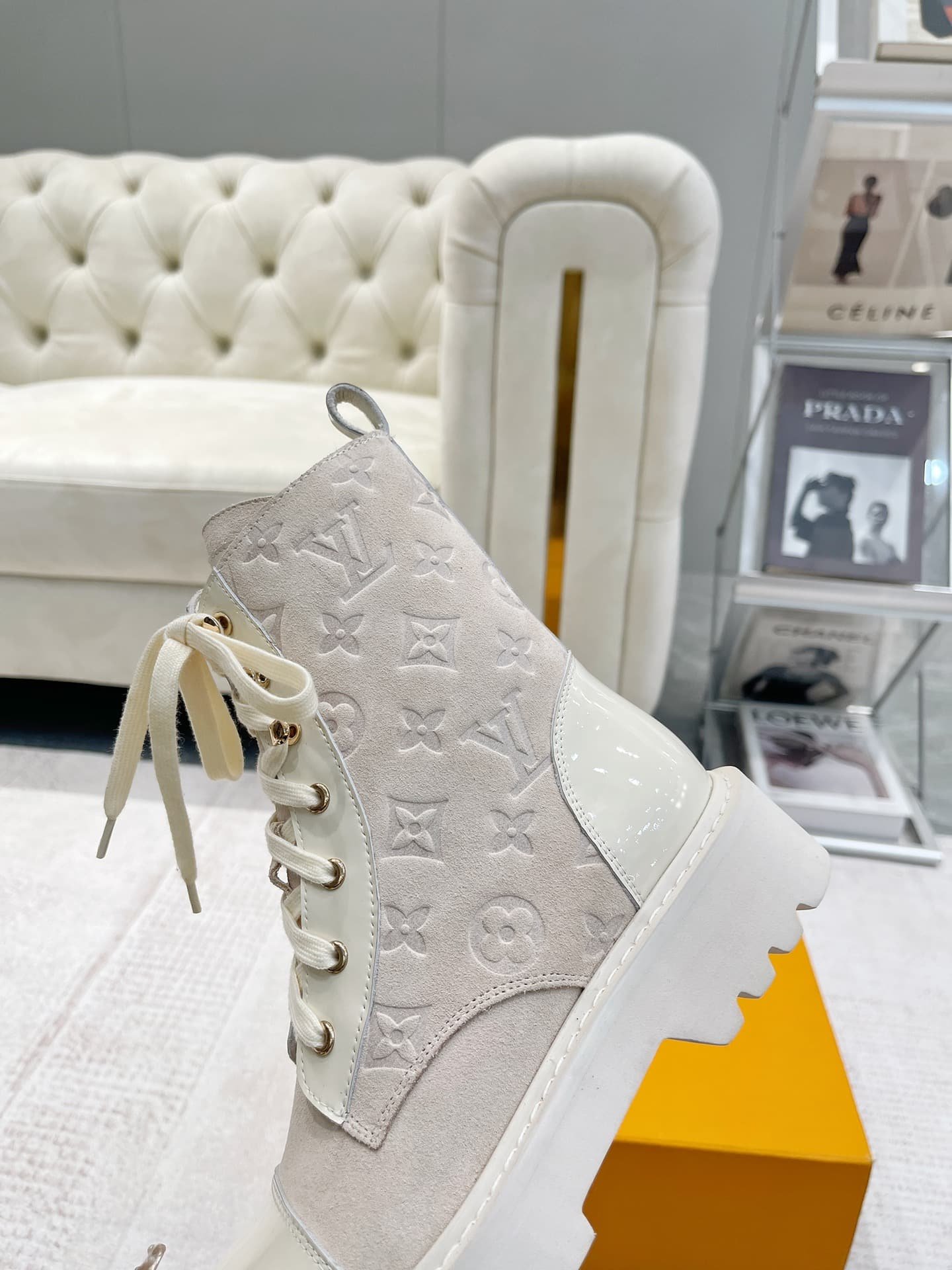 L0vis Vvtt0n Territory Flat Ranger White